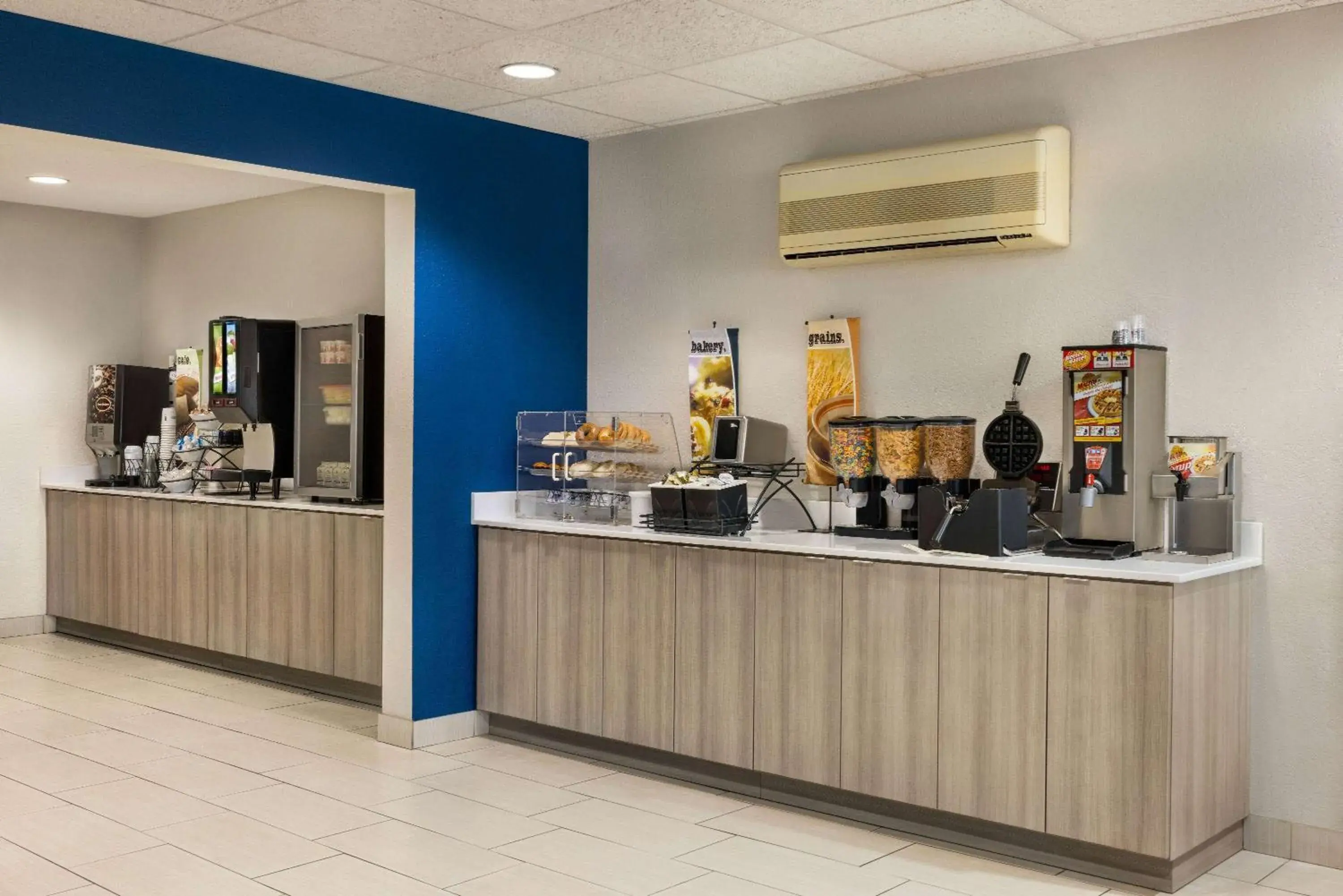 Breakfast in Microtel Inn & Suites by Wyndham New Ulm Breakfast in Microtel Inn & Suites by Wyndham New Ulm