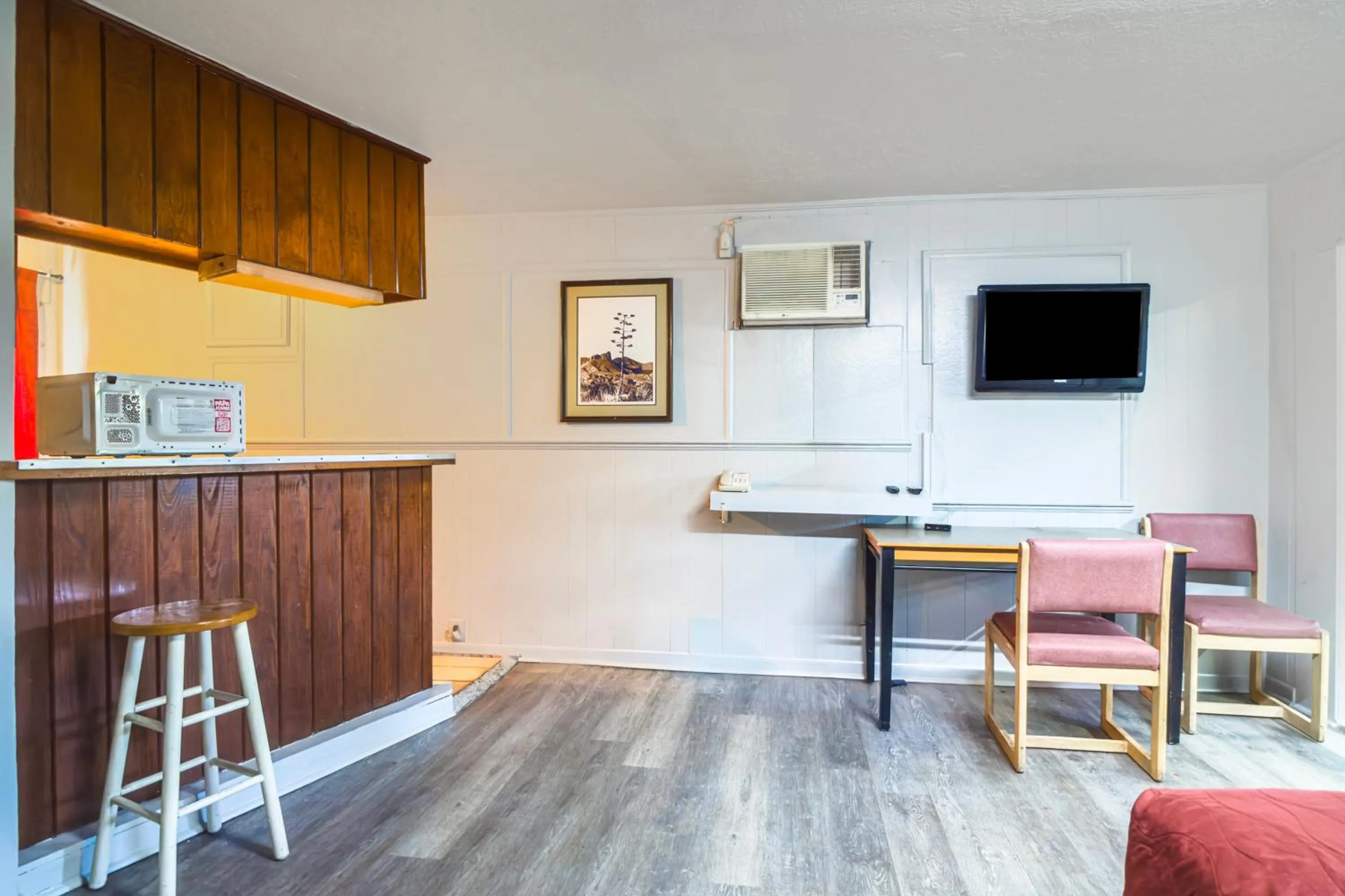 Kitchen or kitchenette in Colony Inn By OYO Columbus US-280