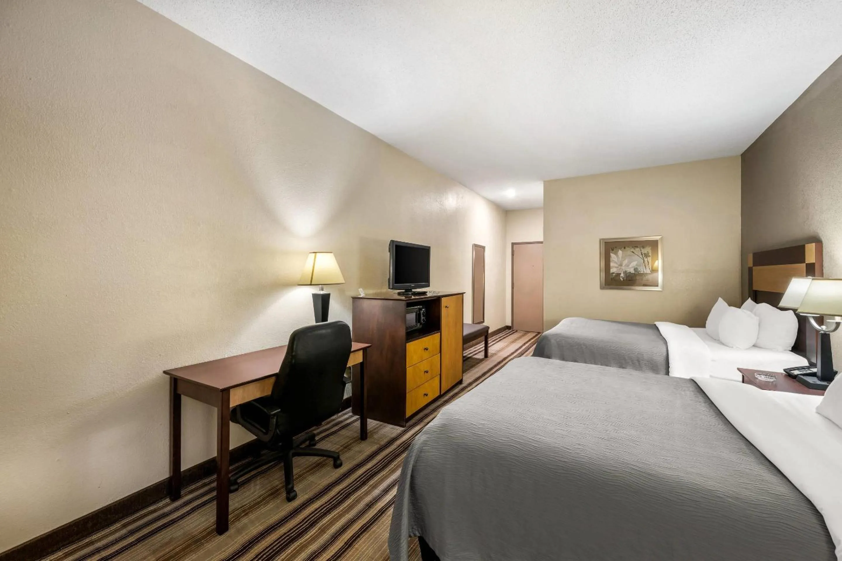 Bedroom, Bed in Quality Inn Bulls Gap