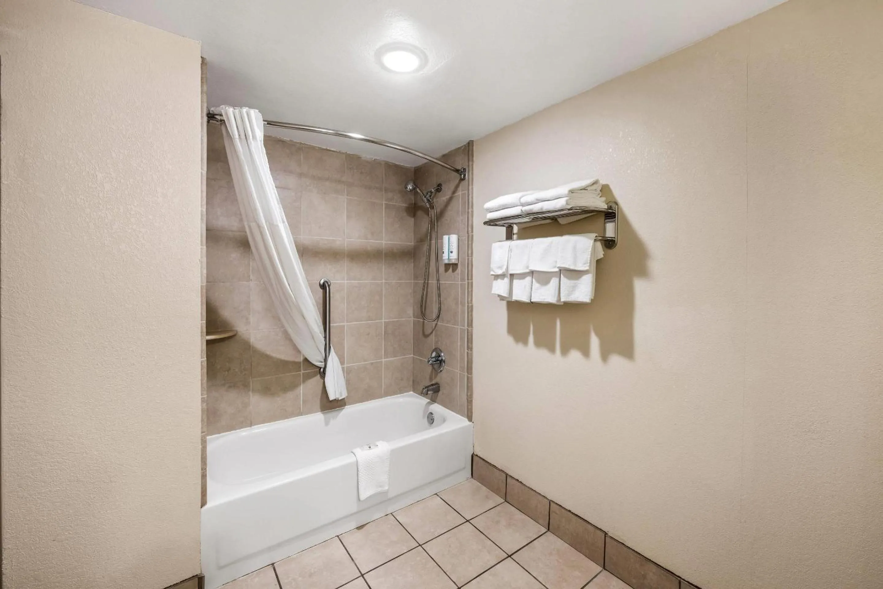 Bedroom in Quality Inn Bulls Gap