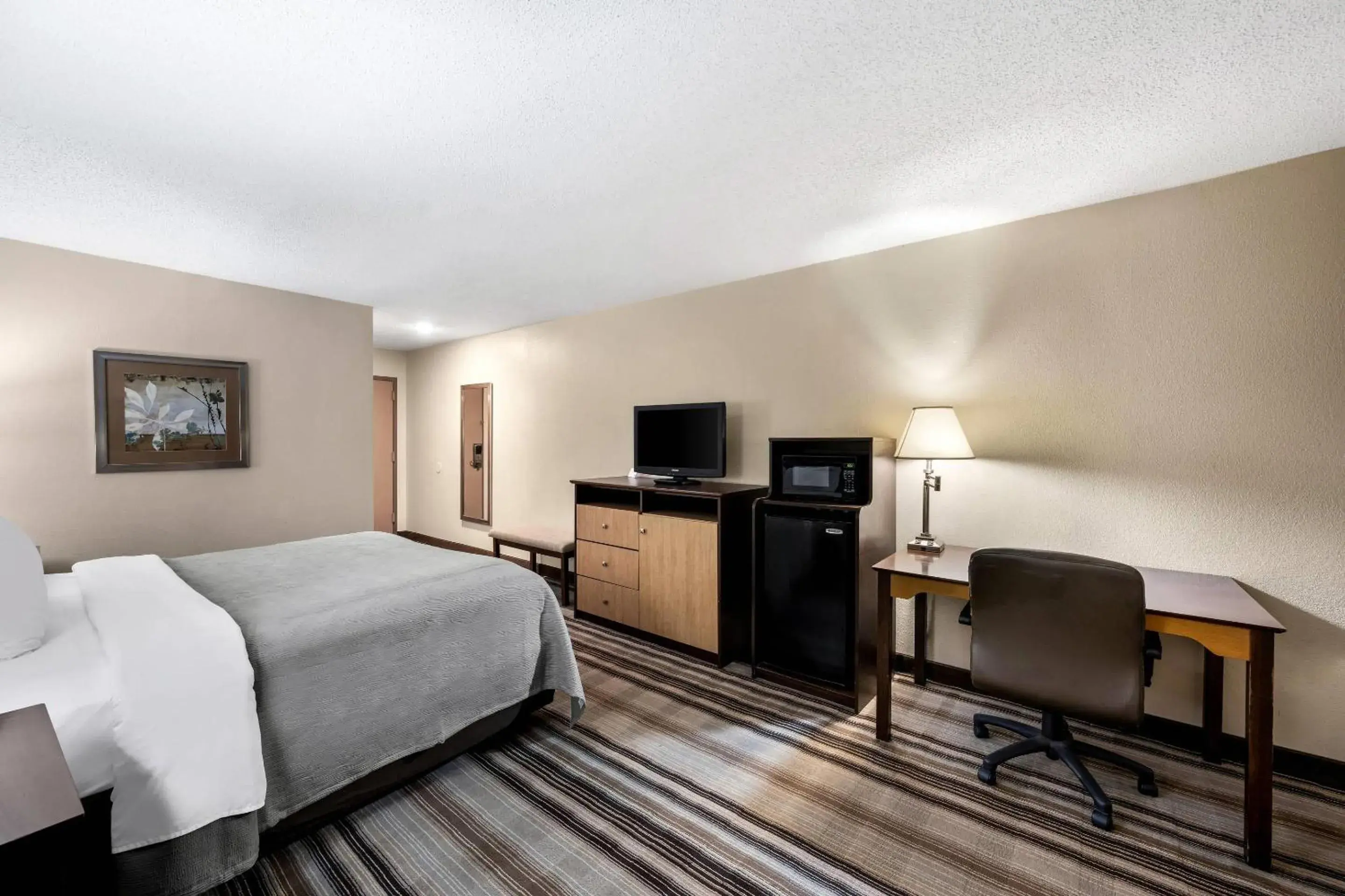 Bedroom, Bed in Quality Inn I-81 Exit 23 Bedroom, Bed in Quality Inn I-81 Exit 23