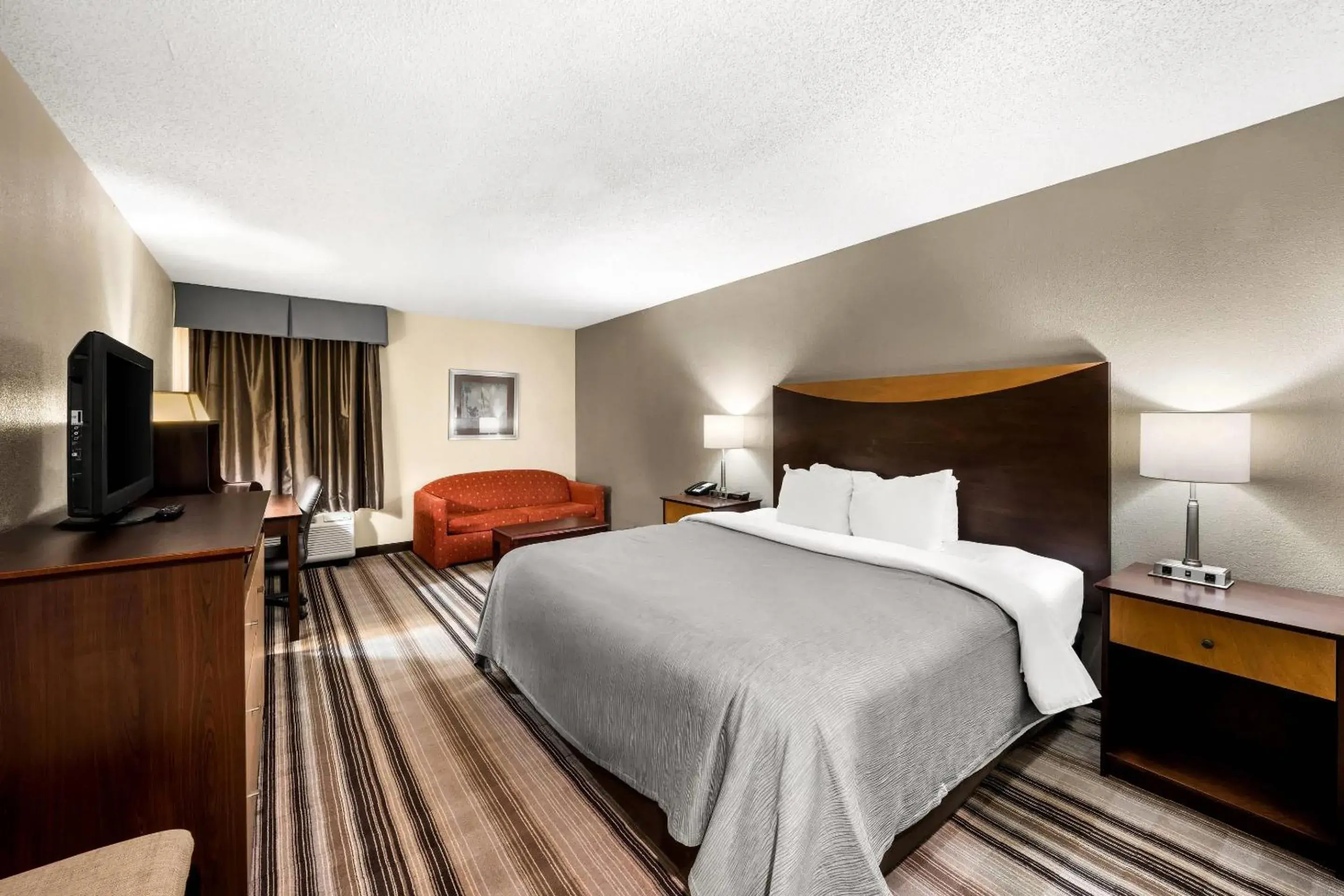 Bedroom, Bed in Quality Inn I-81 Exit 23 Bedroom, Bed in Quality Inn I-81 Exit 23