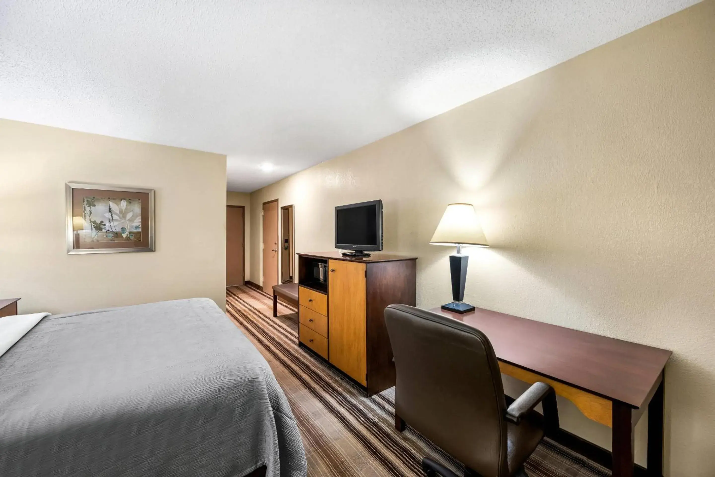 Bedroom, Bed in Quality Inn I-81 Exit 23 Bedroom, Bed in Quality Inn I-81 Exit 23