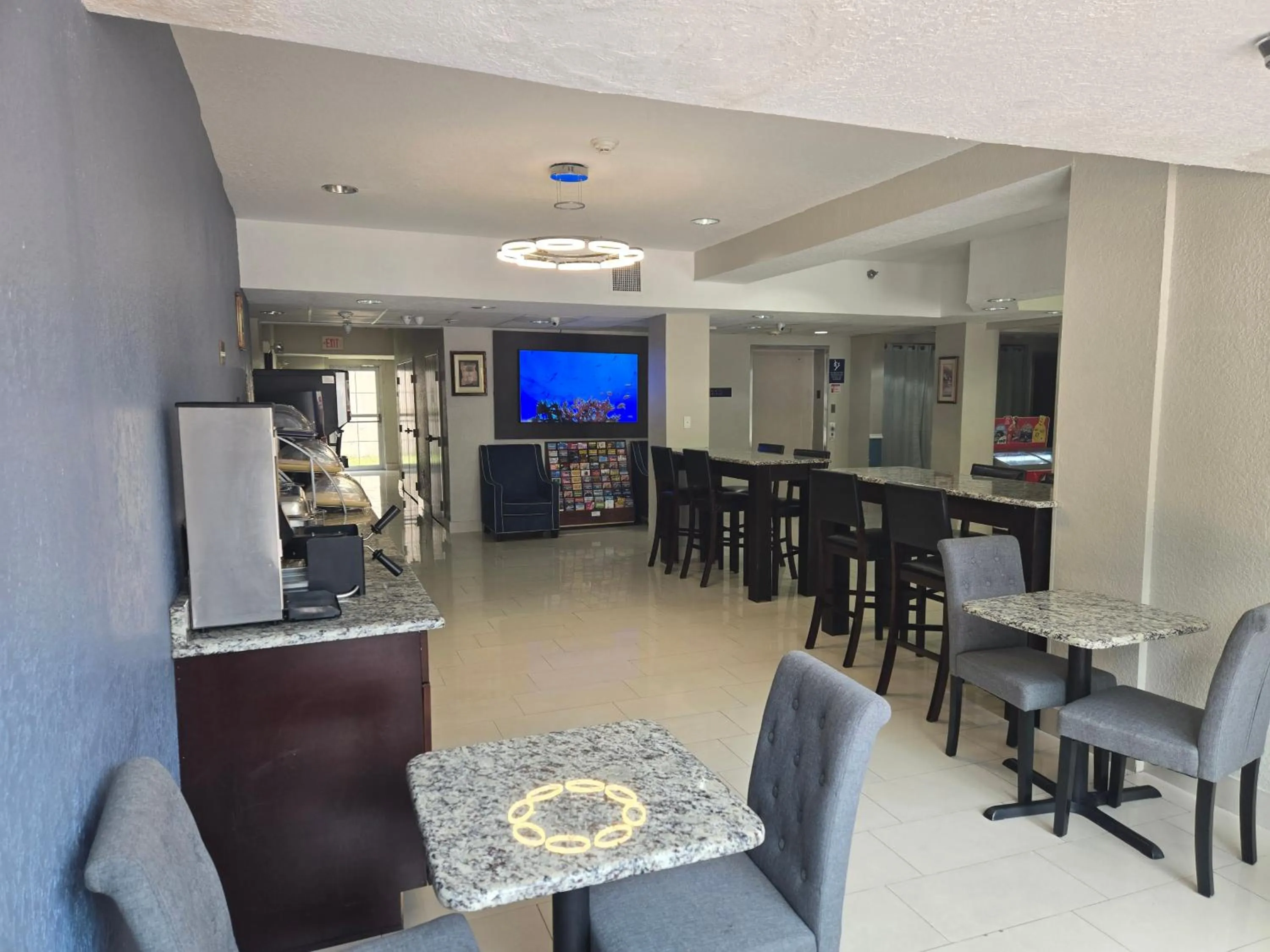 Days Inn & Suites by Wyndham Tampa/Raymond James Stadium