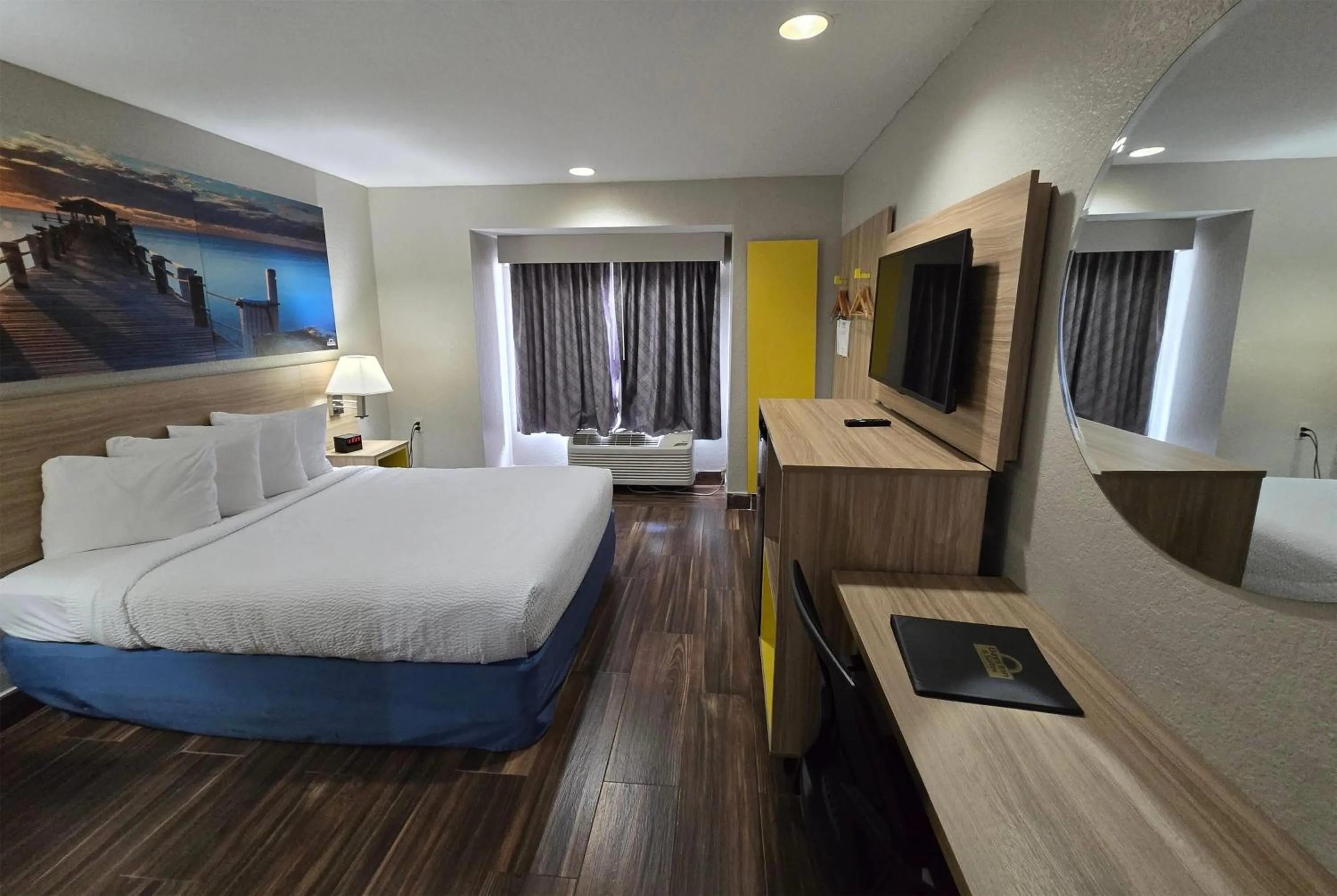 Photo of the whole room, Bed in Days Inn & Suites by Wyndham Tampa/Raymond James Stadium