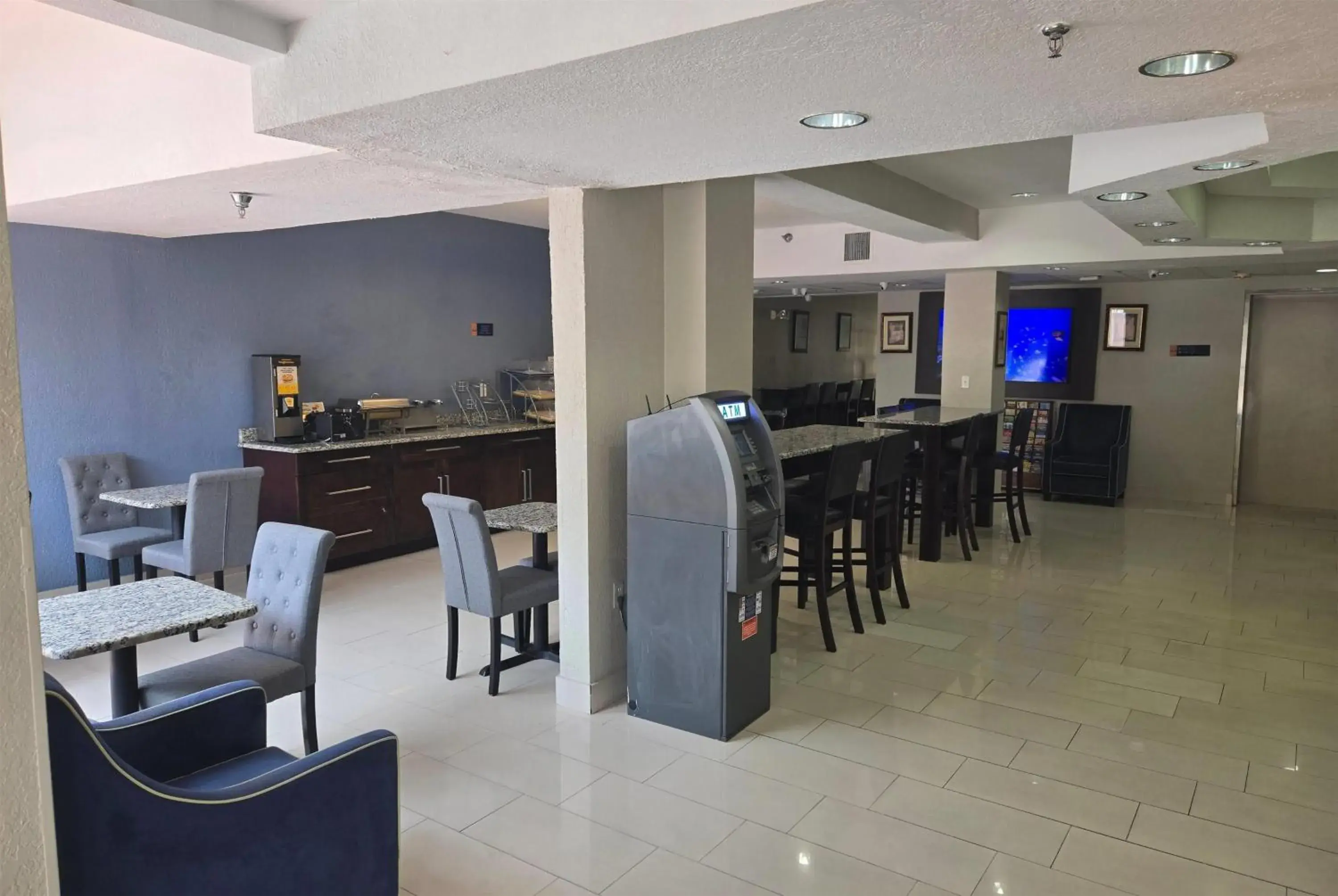 Restaurant/places to eat in Days Inn & Suites by Wyndham Tampa/Raymond James Stadium Restaurant/places to eat in Days Inn & Suites by Wyndham Tampa/Raymond James Stadium