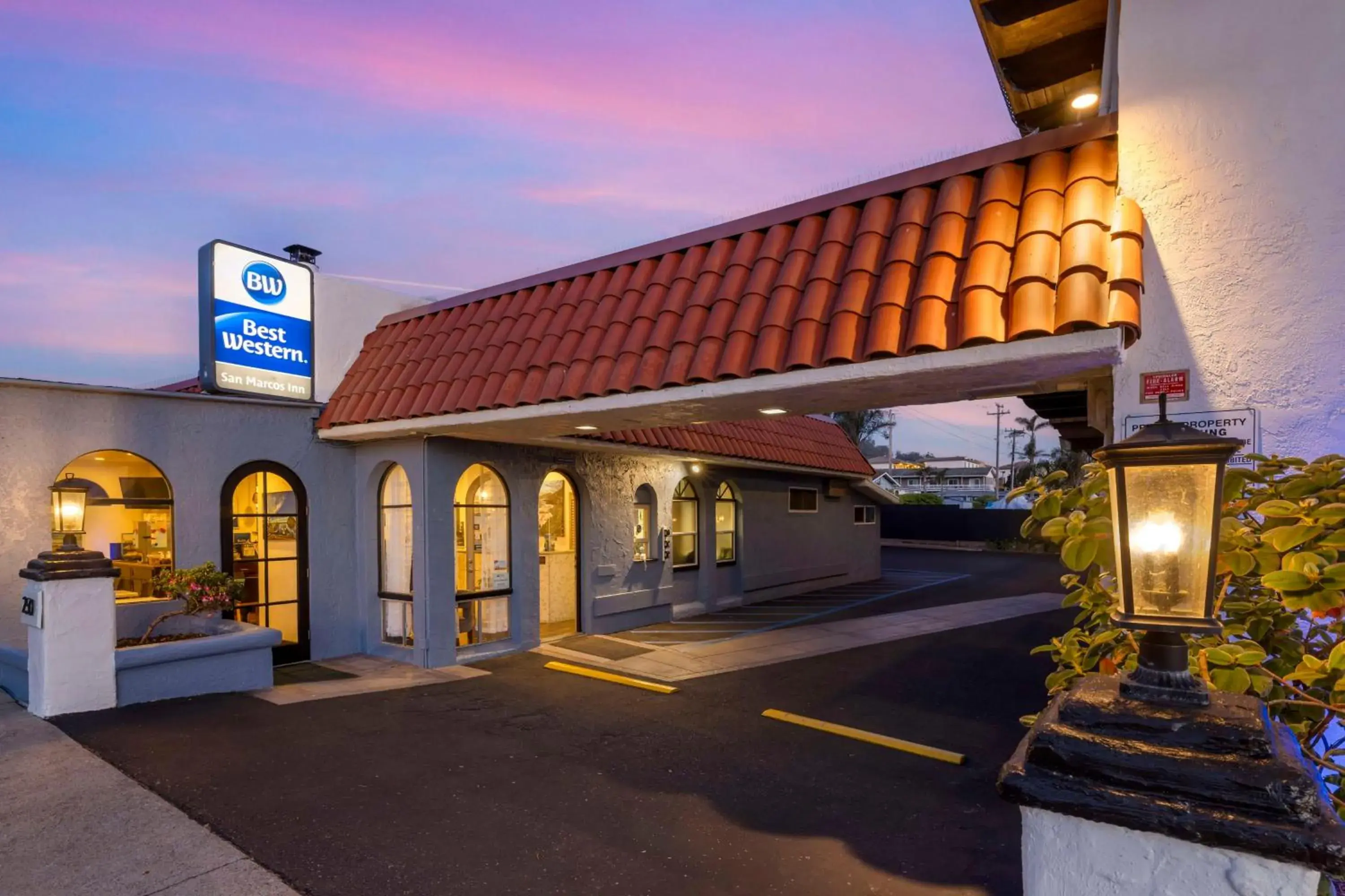 Property building in Best Western San Marcos Inn Property building in Best Western San Marcos Inn