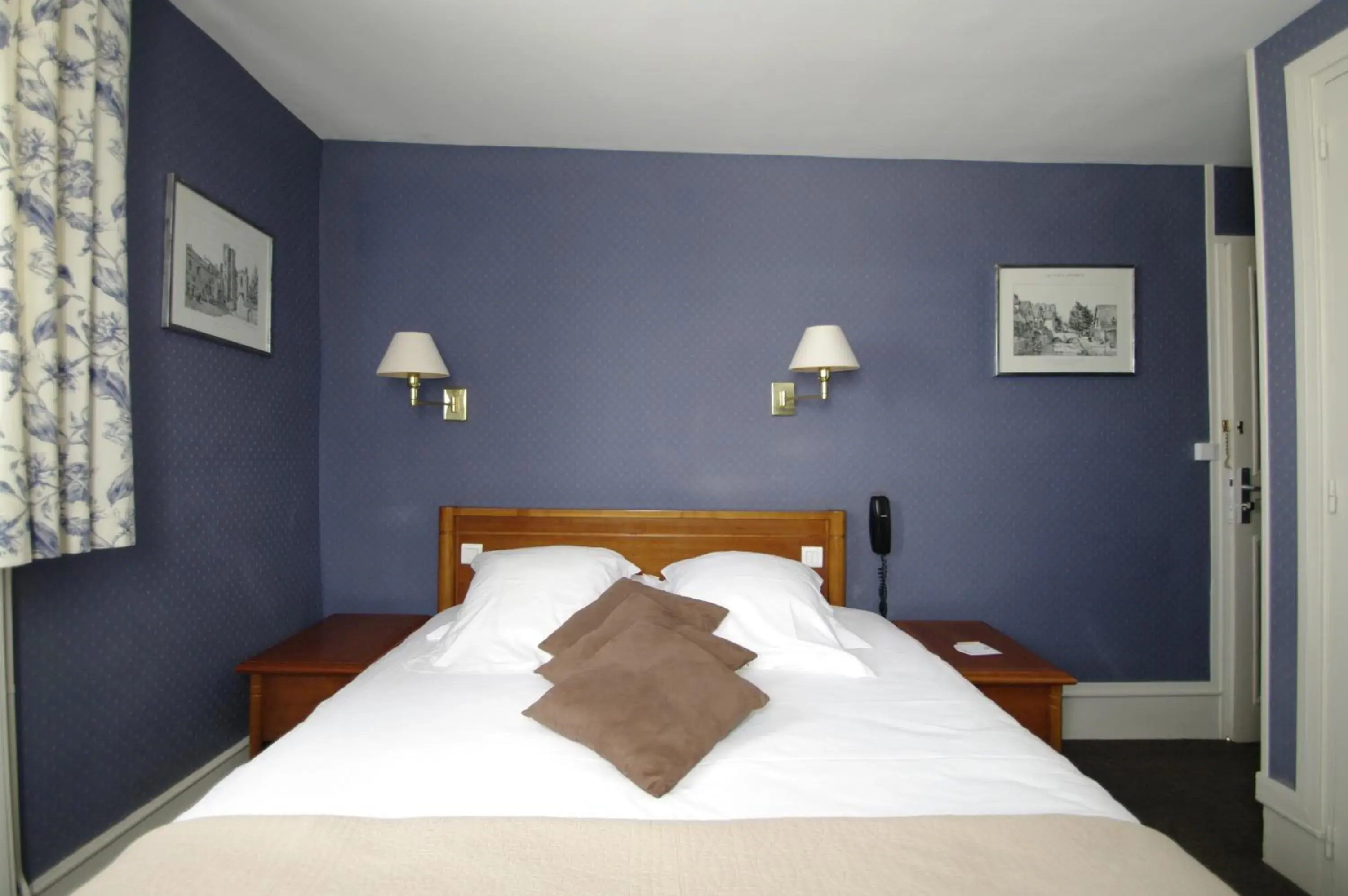 Bed in Grand Hotel de L'Univers Bed in Grand Hotel de L'Univers