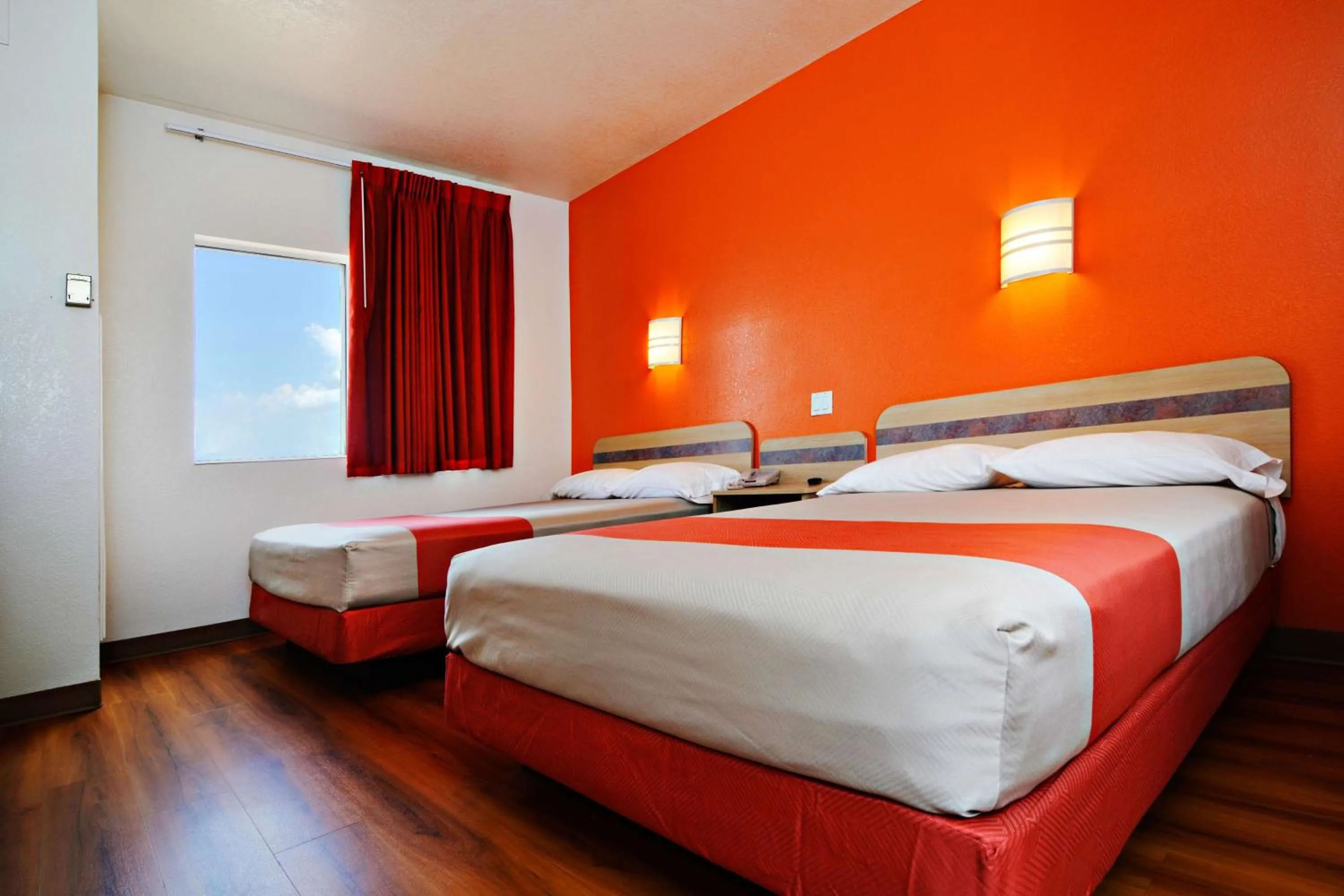 Photo of the whole room, Bed in Motel 6-Benson, AZ