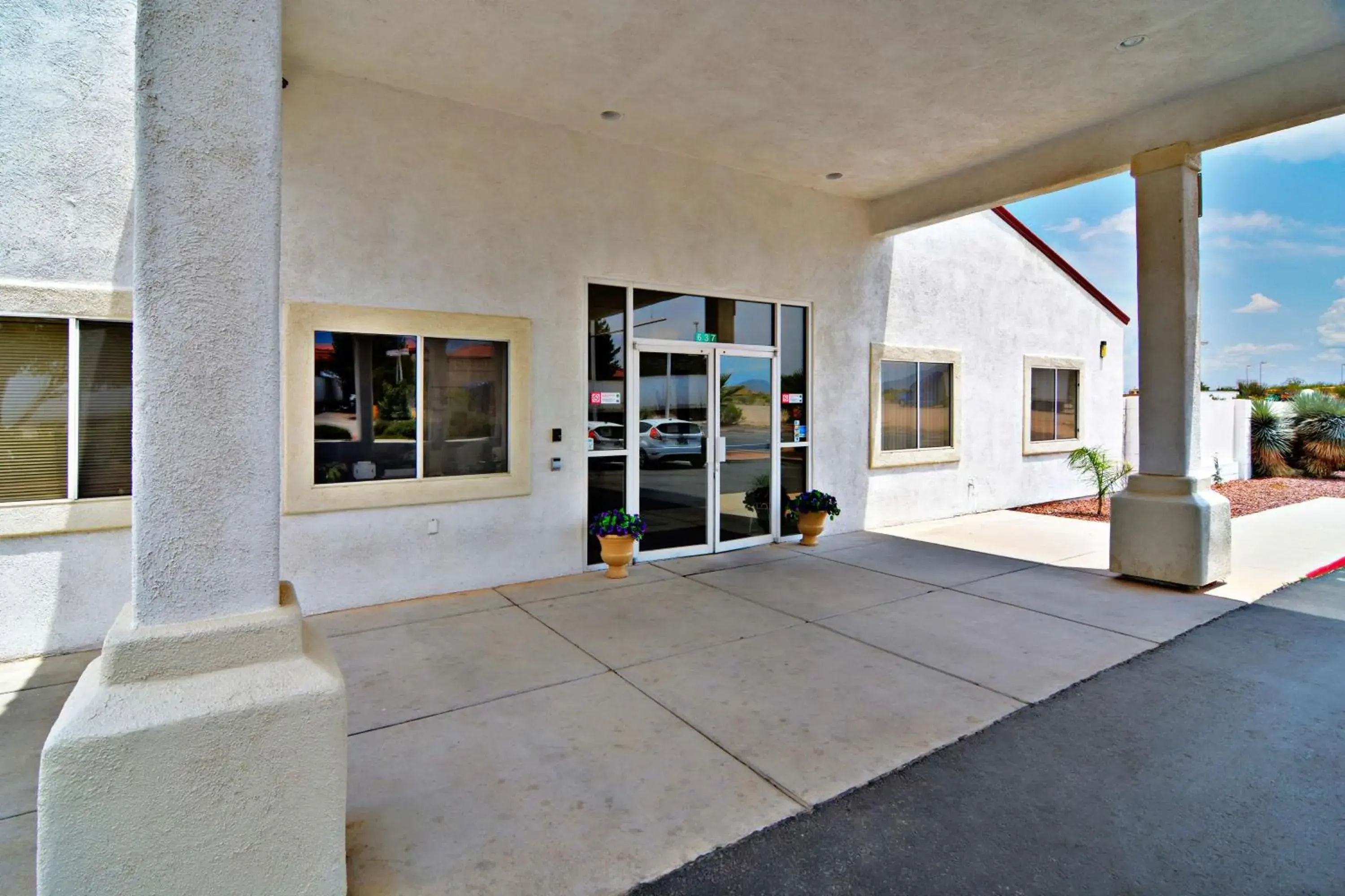 Property building in Motel 6-Benson, AZ Property building in Motel 6-Benson, AZ