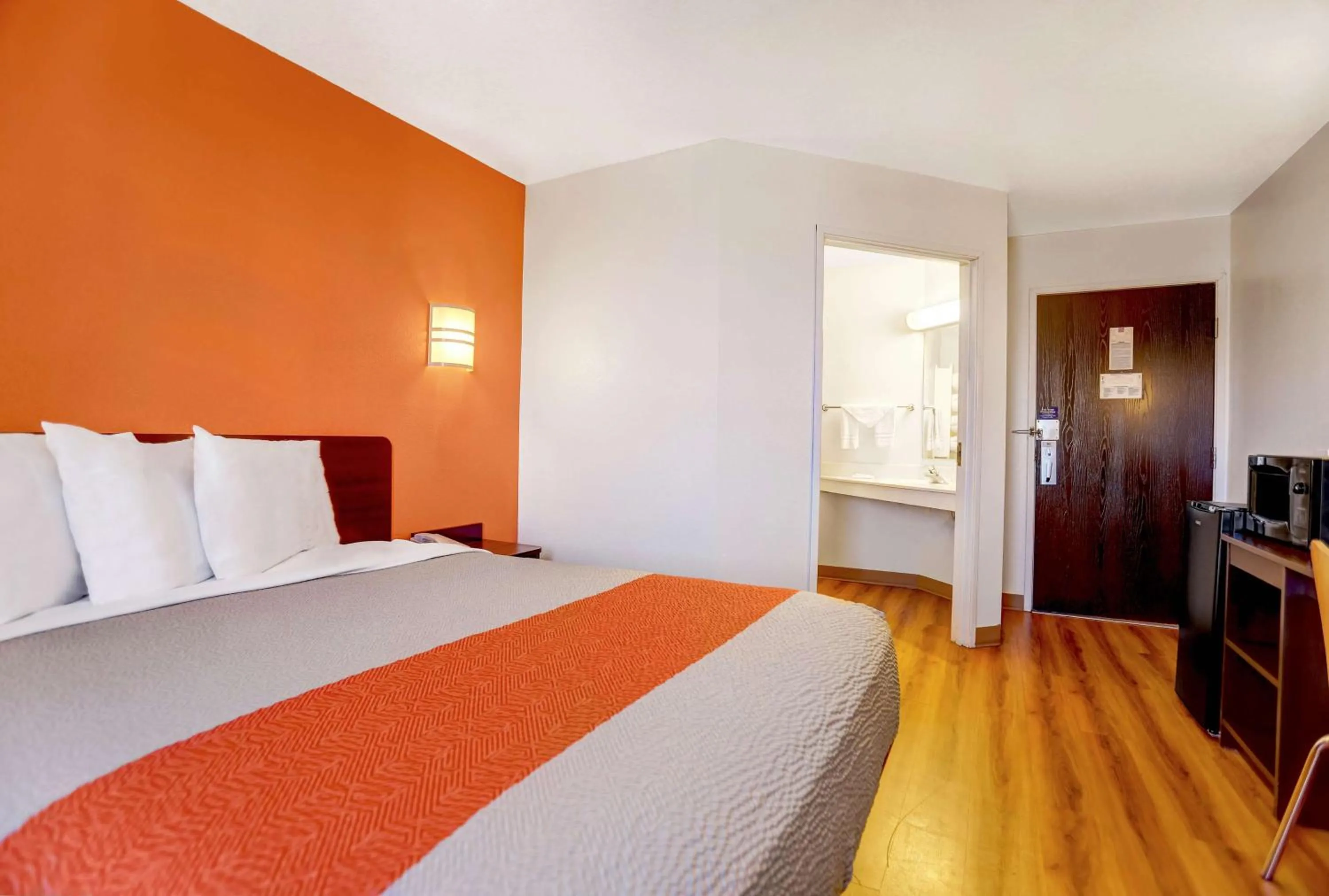 Photo of the whole room, Bed in Motel 6-Benson, AZ