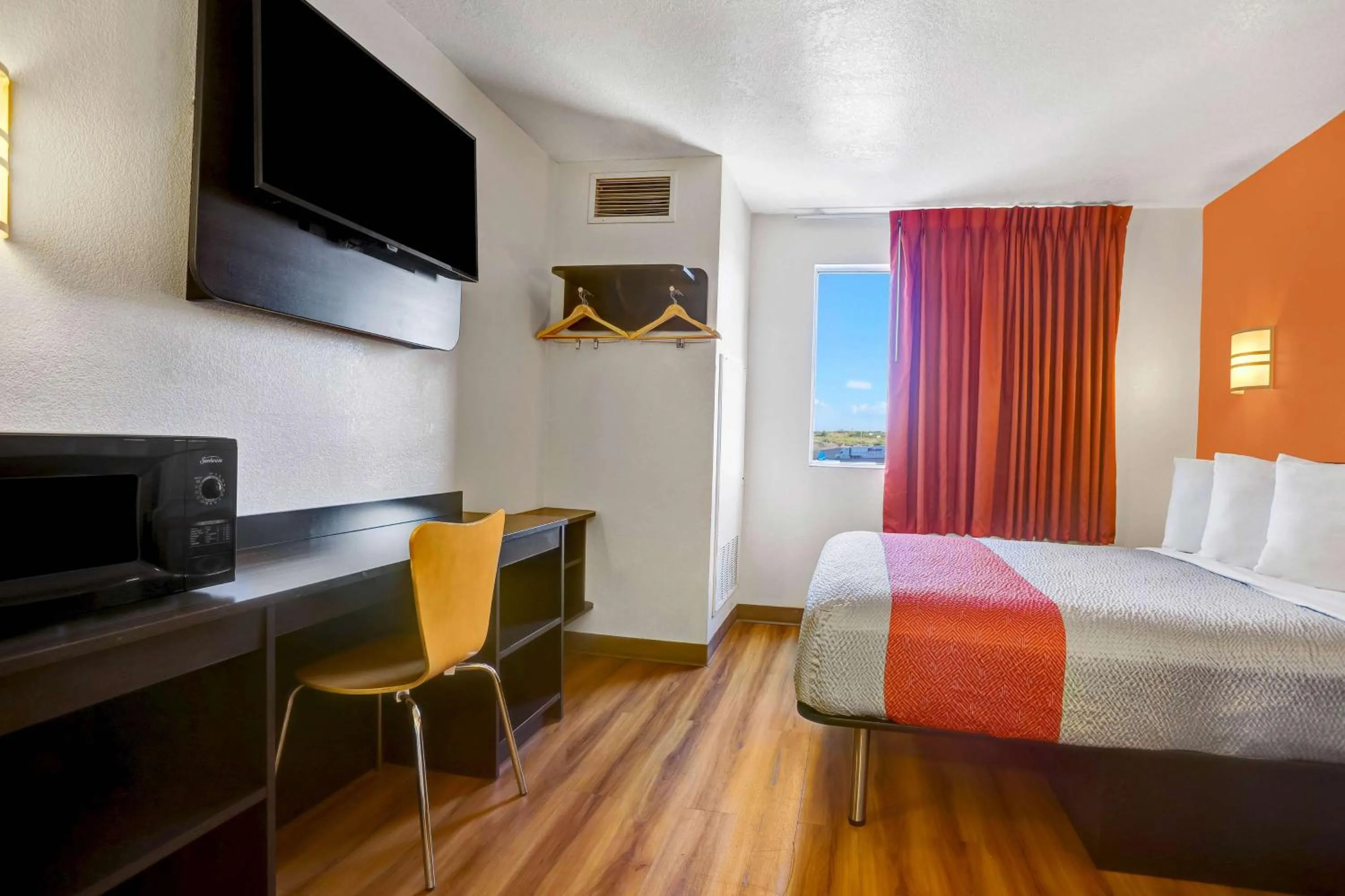 Photo of the whole room, Bed in Motel 6-Benson, AZ