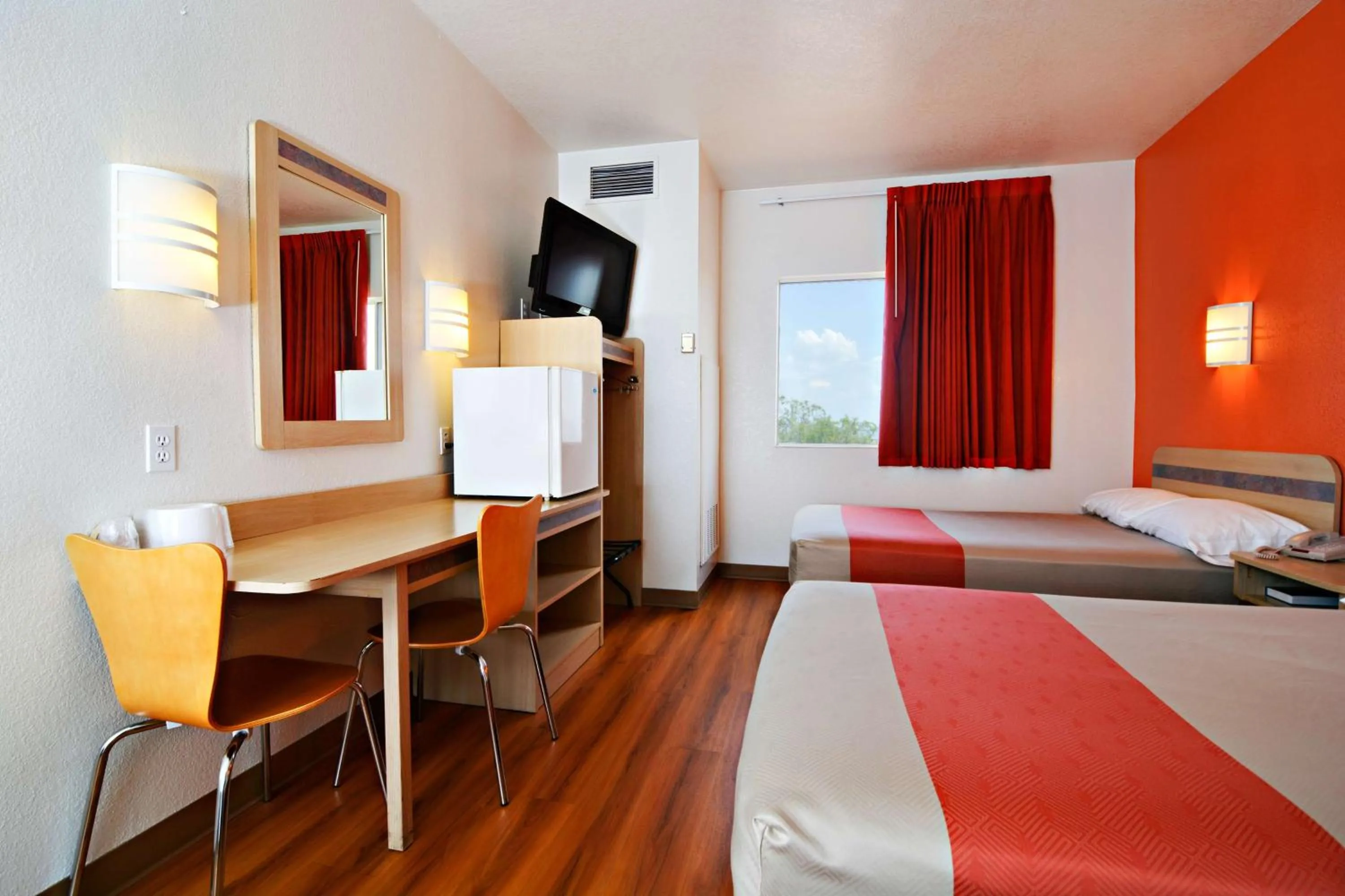 Photo of the whole room, Bed in Motel 6-Benson, AZ