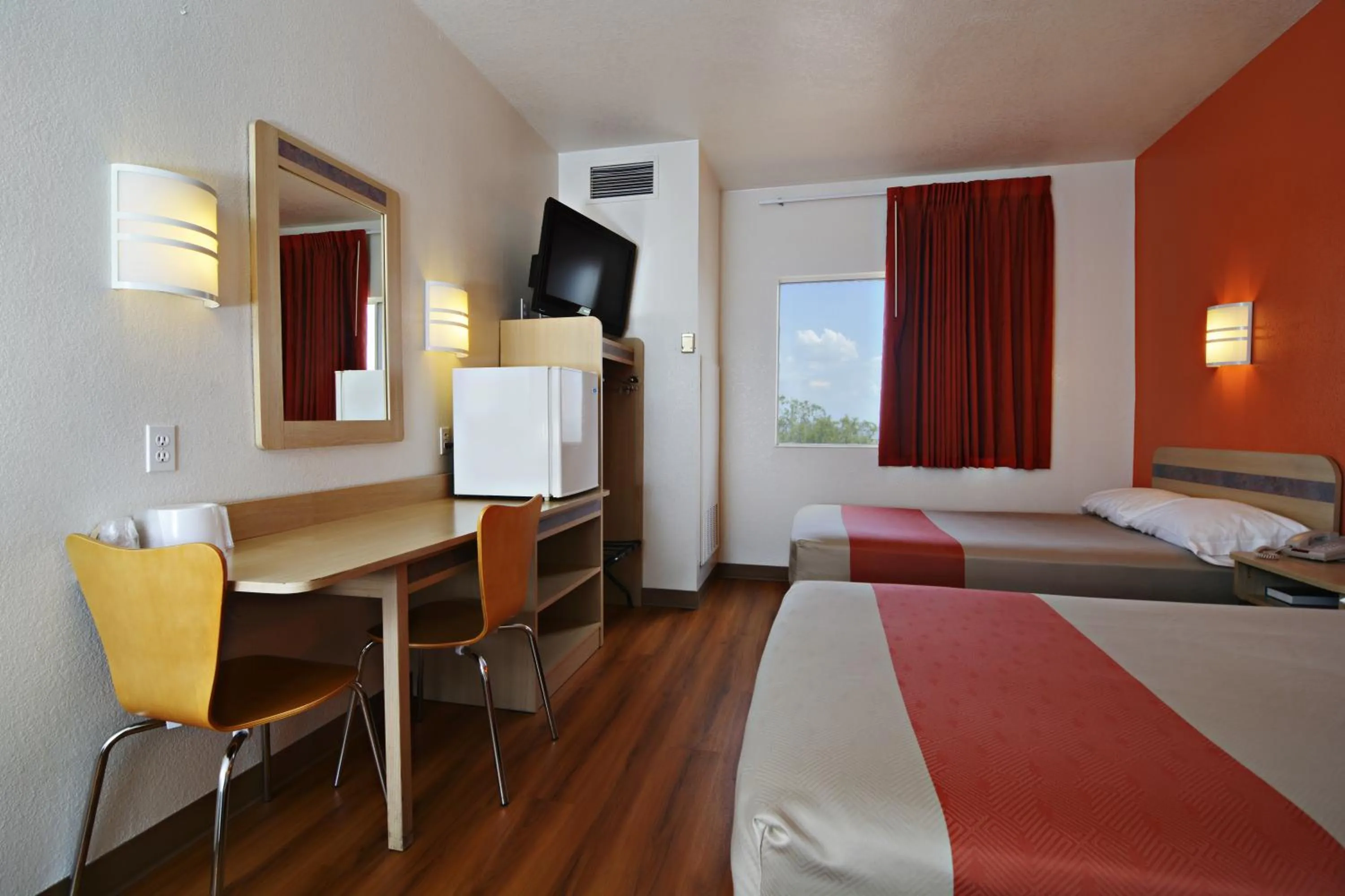 Photo of the whole room, Bed in Motel 6-Benson, AZ