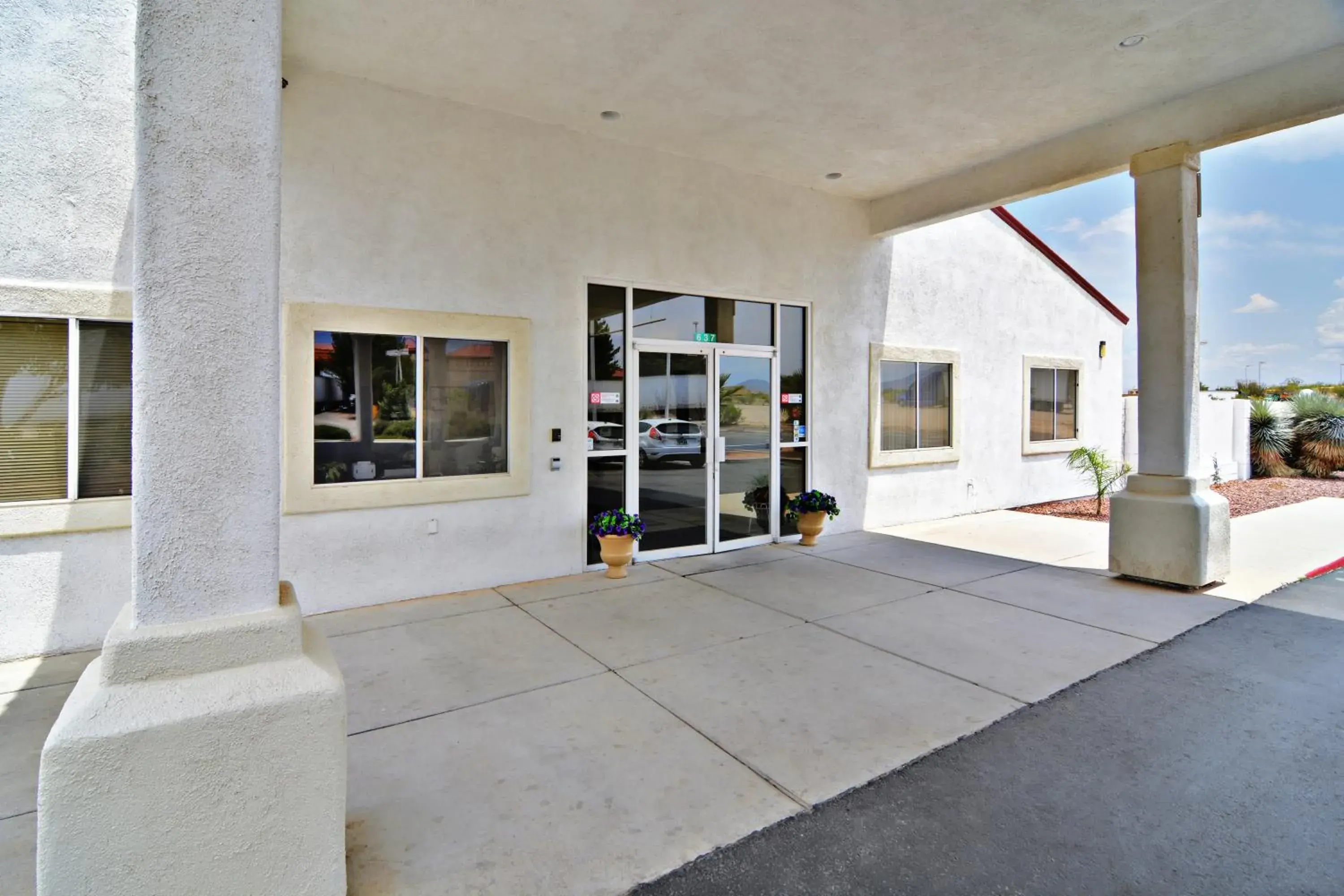 Facade/entrance in Motel 6-Benson, AZ Facade/entrance in Motel 6-Benson, AZ
