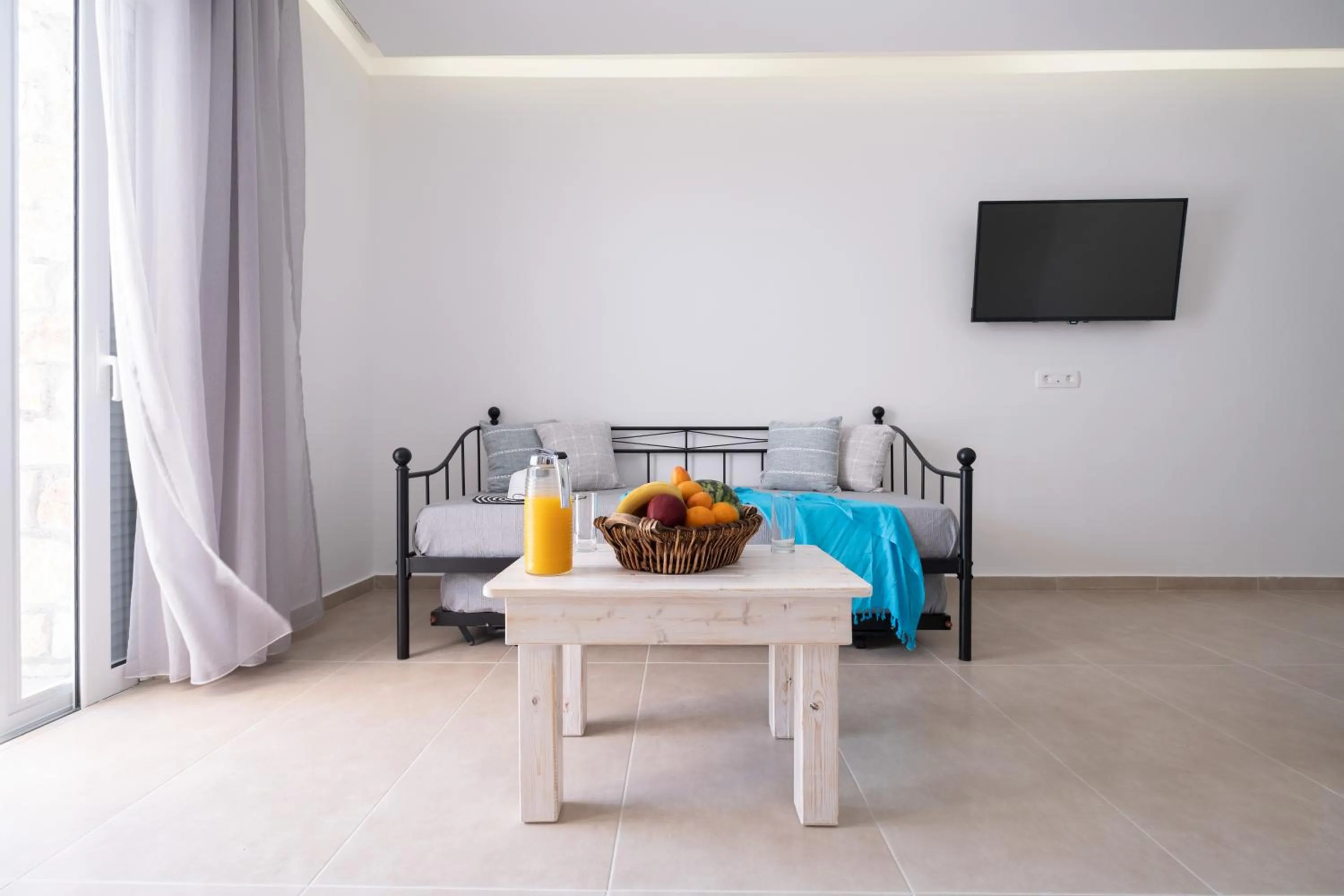 Bed in Cyclops Beach Apartments