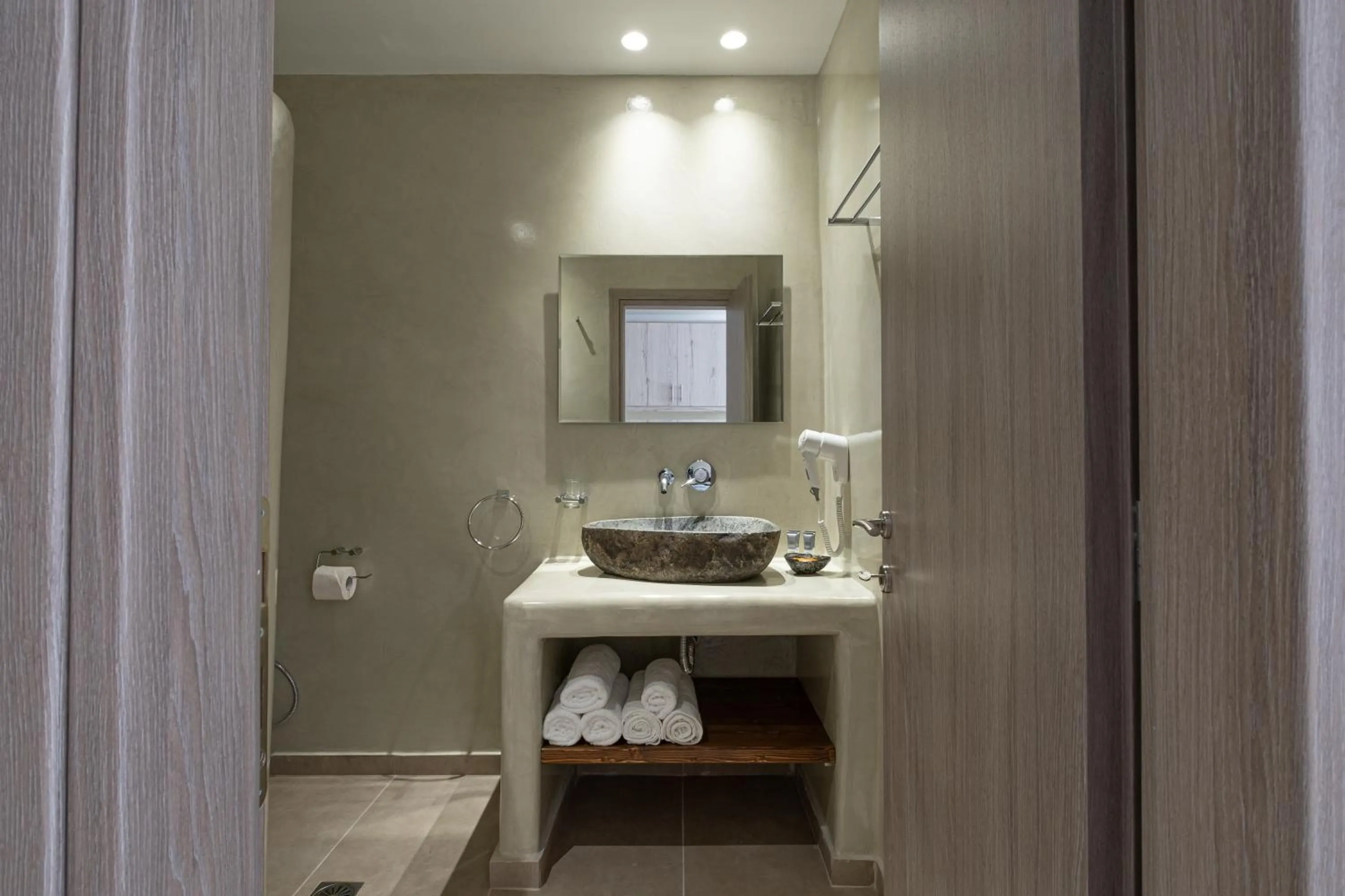 Cyclops Beach Apartments