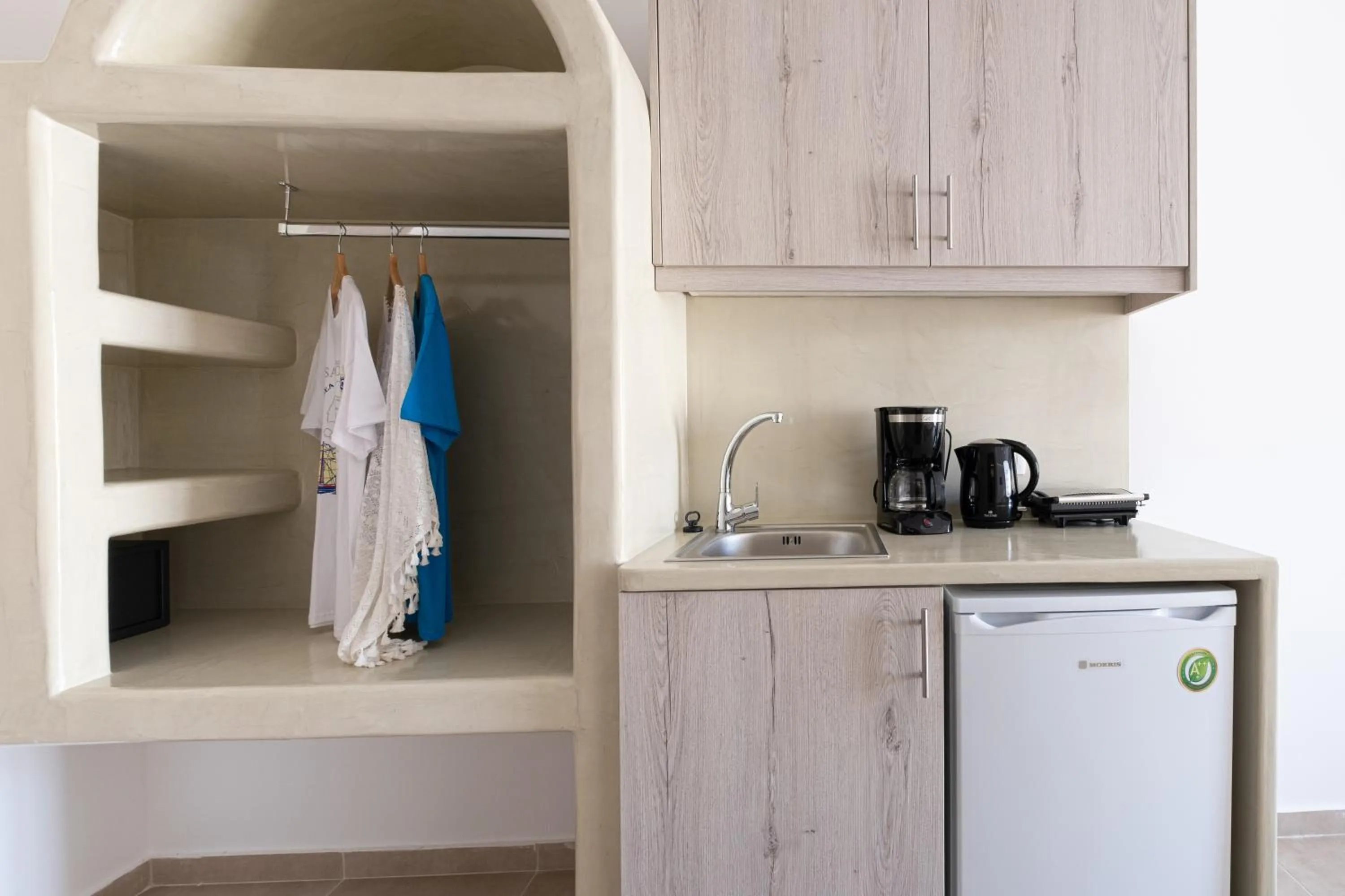 Cyclops Beach Apartments