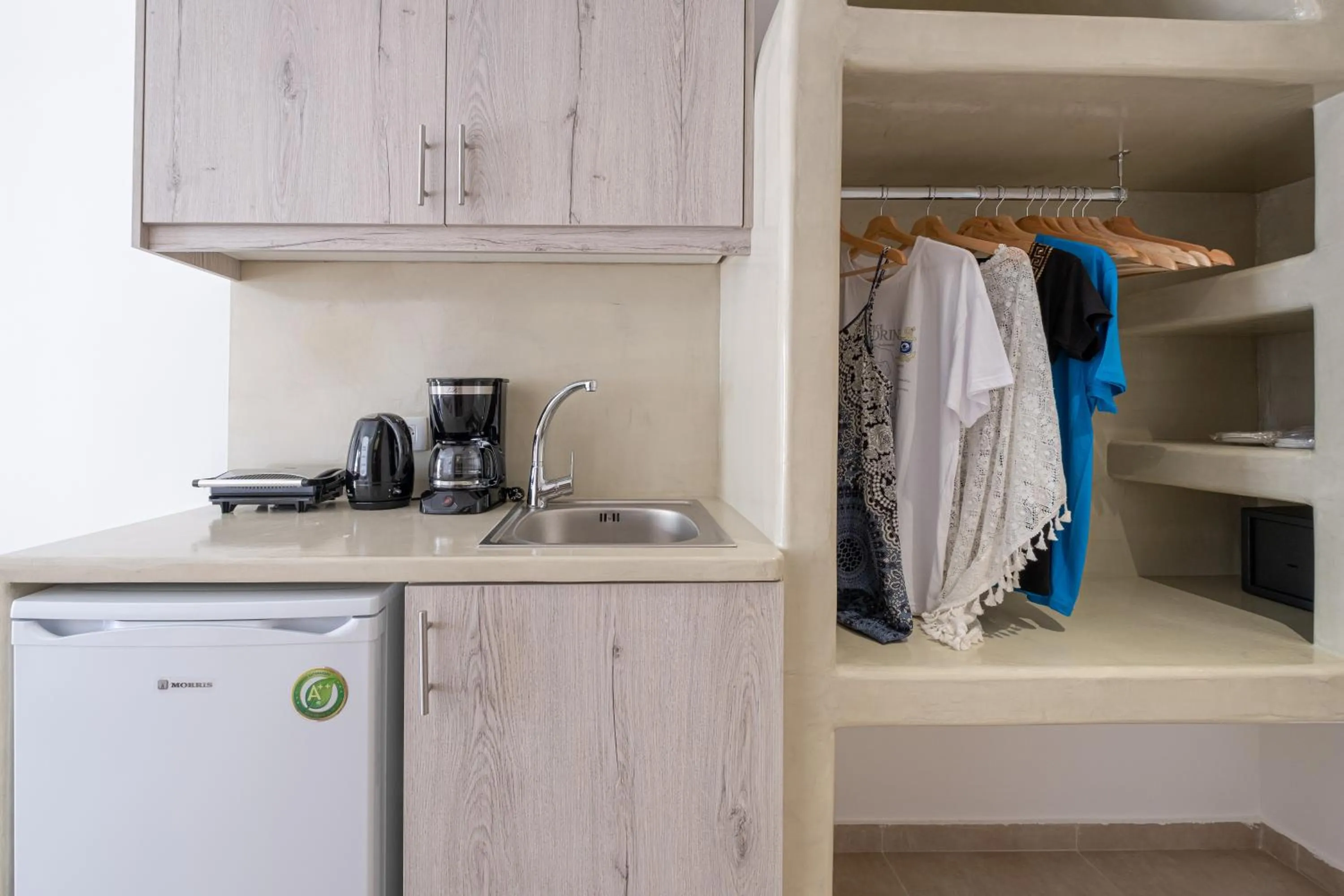 Cyclops Beach Apartments