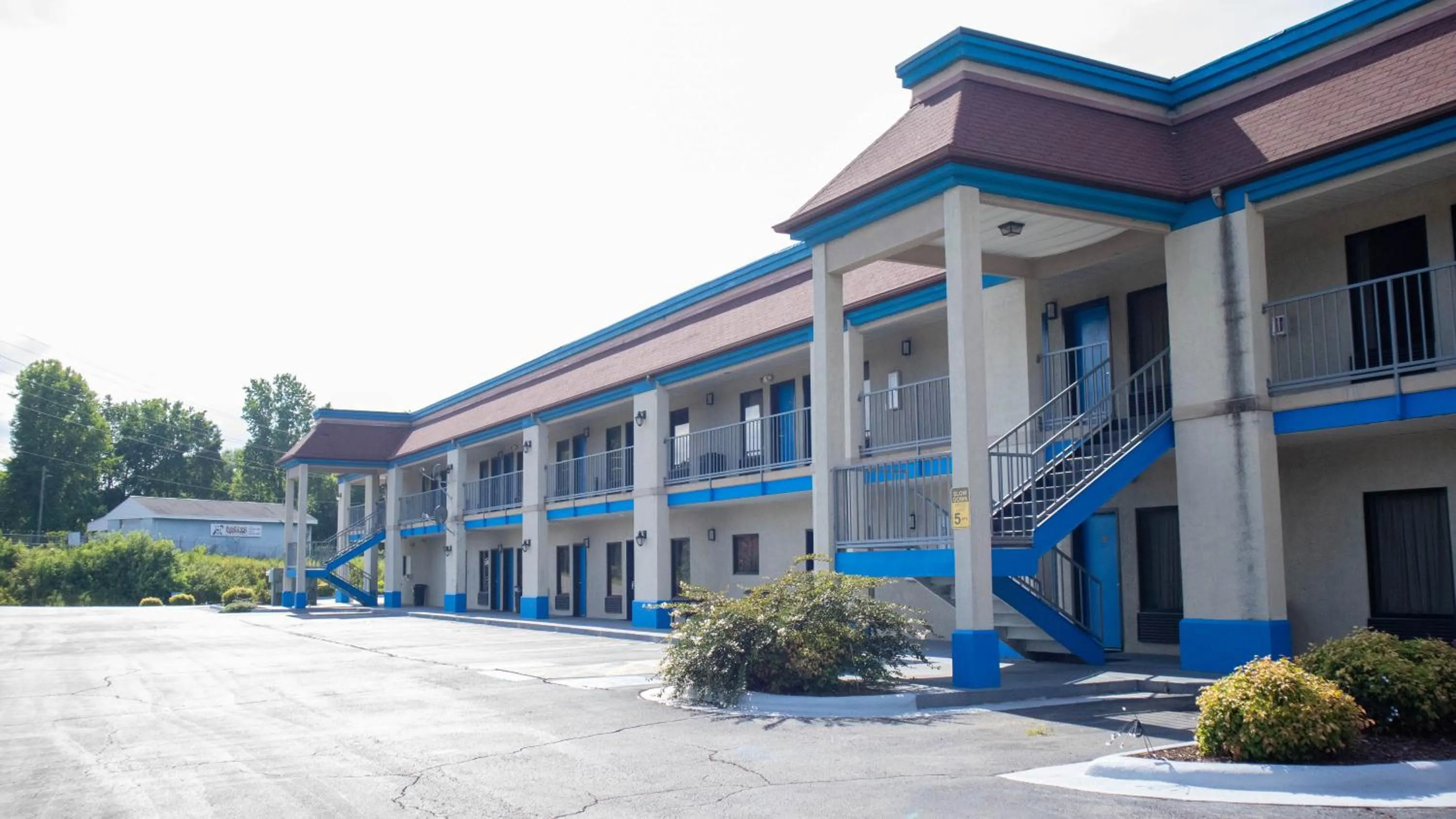 Property building in Executive Inn Yanceyville