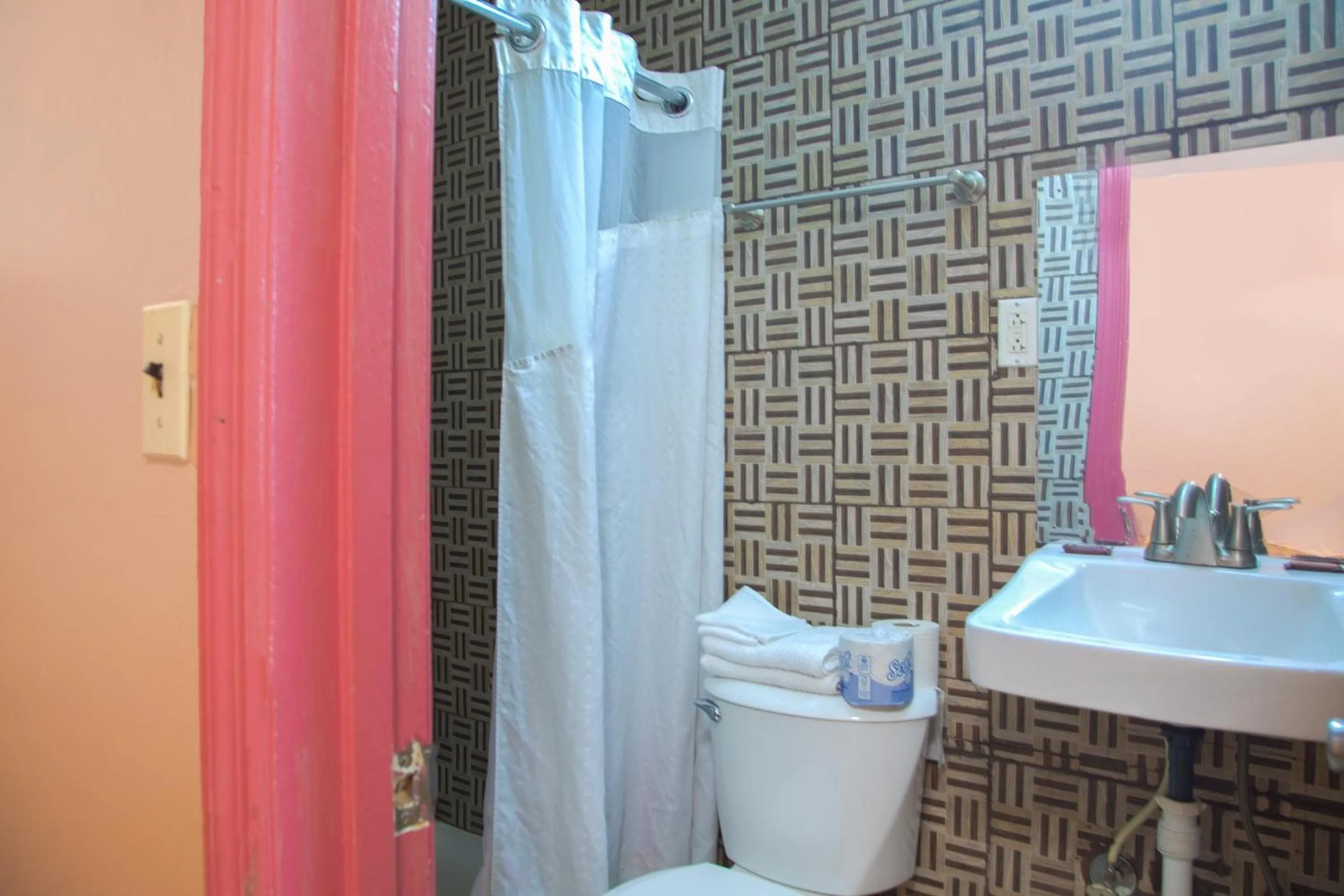 Bathroom in OYO Hotel I-20 Decatur, East Atlanta