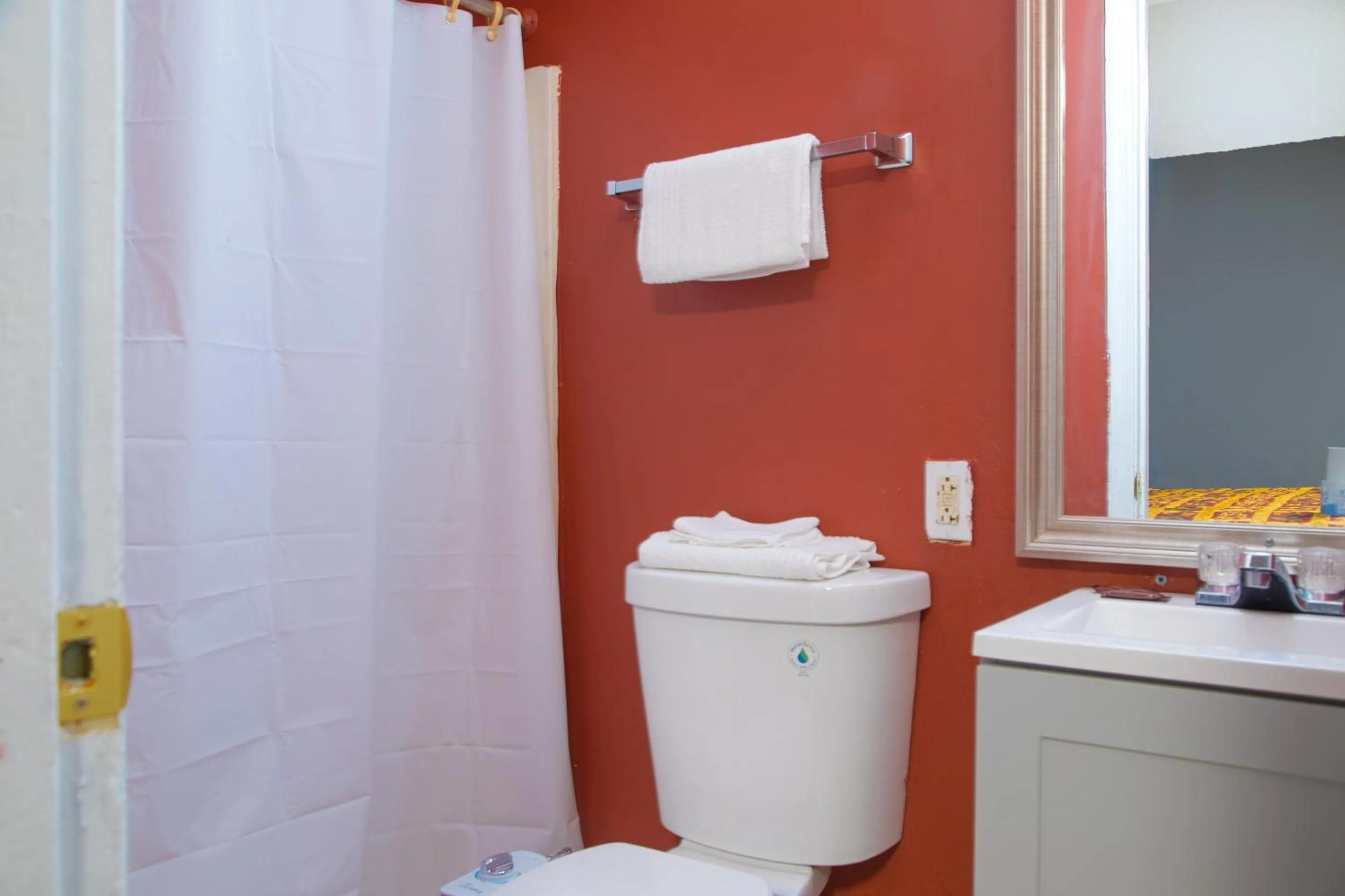 Bathroom in OYO Hotel I-20 Decatur, East Atlanta