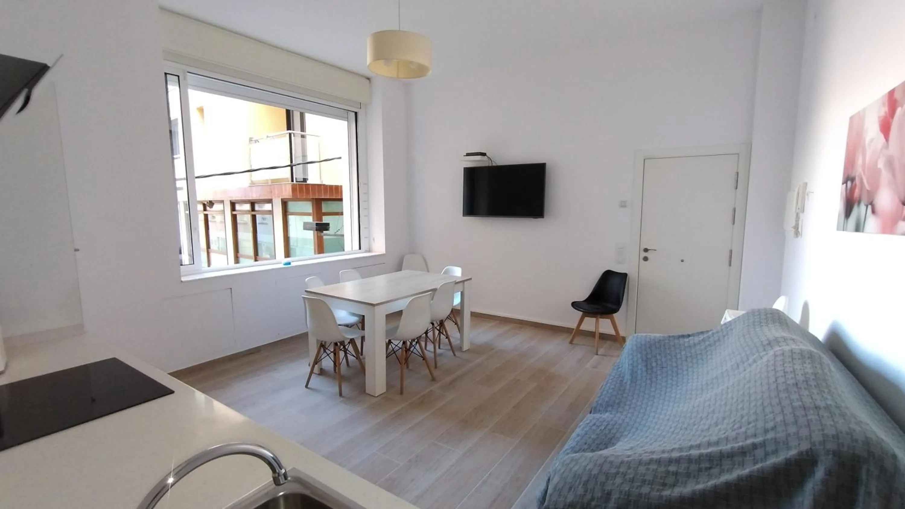 Dining area in Rosesapparts A20deMar Triplex