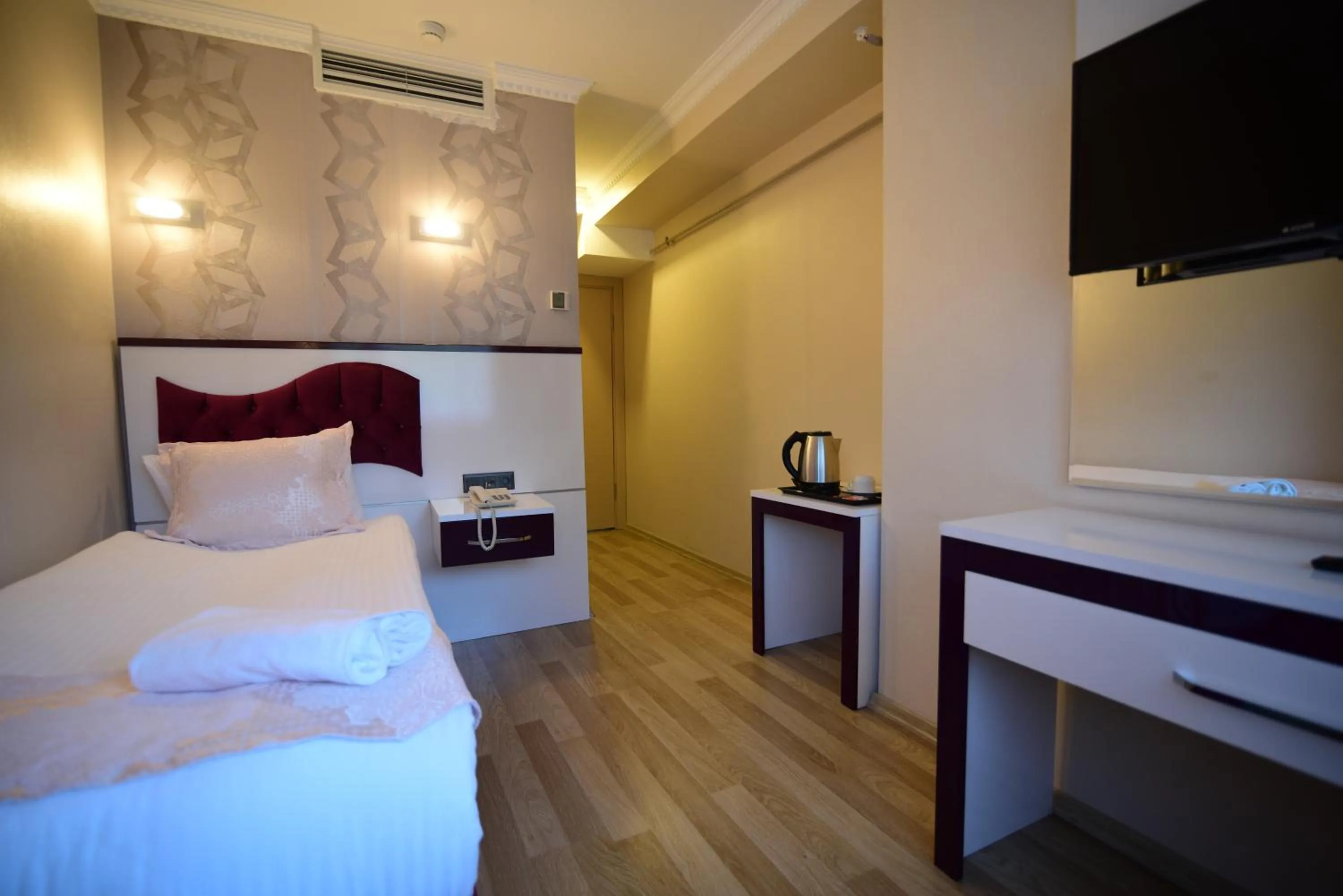 Bed in Özdemir Palas