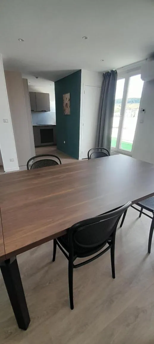 kitchen in Hotel de Champagne