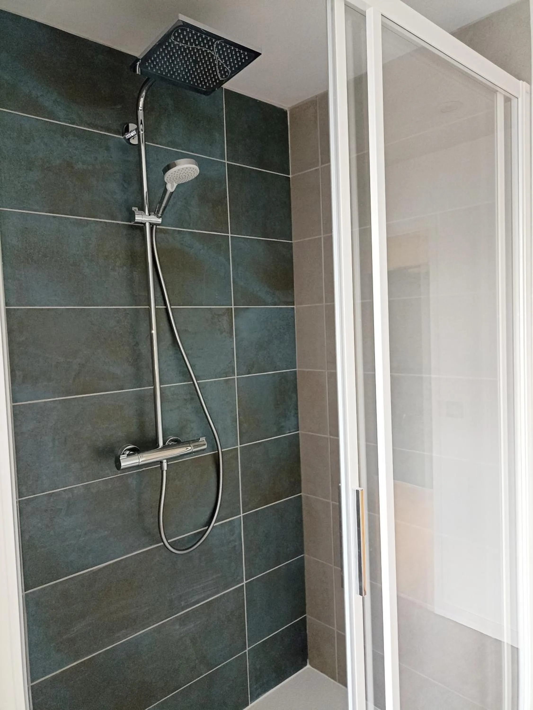 Shower in Hotel de Champagne