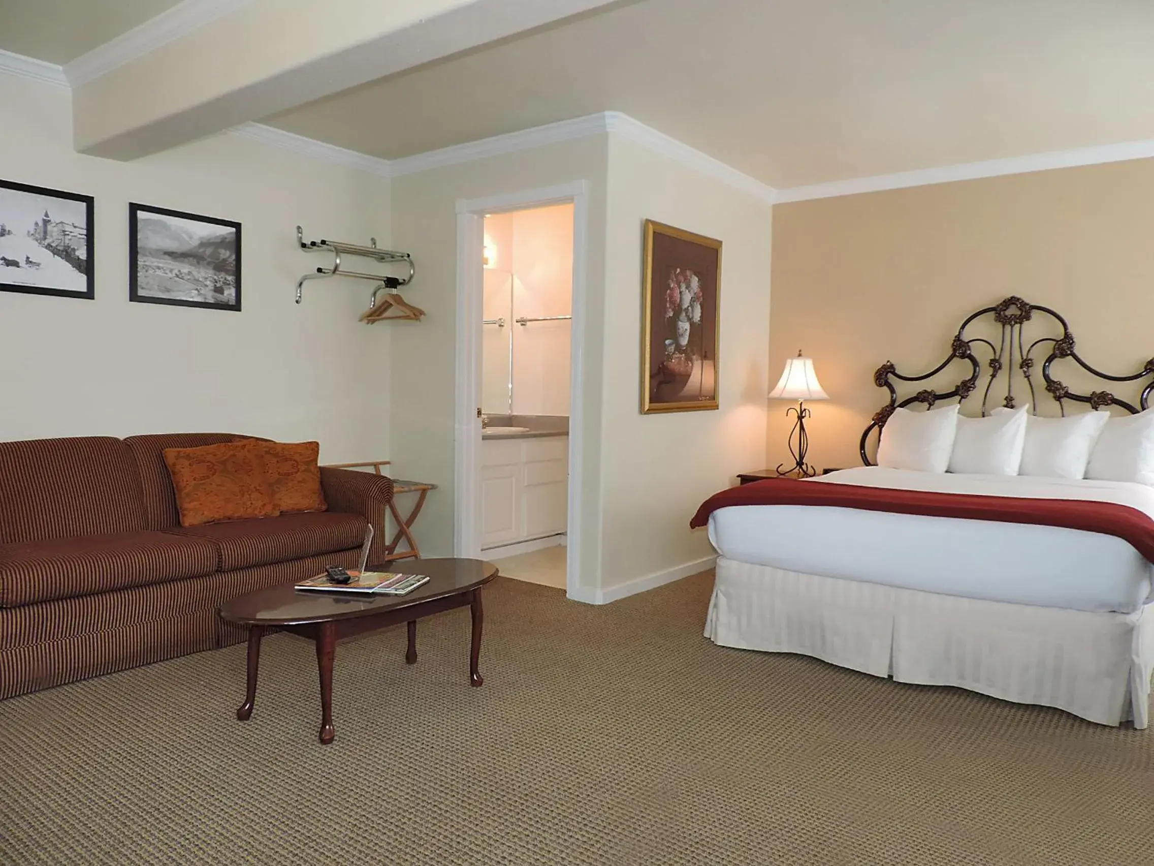 Bedroom, Bed in The Victorian Inn Bedroom, Bed in The Victorian Inn
