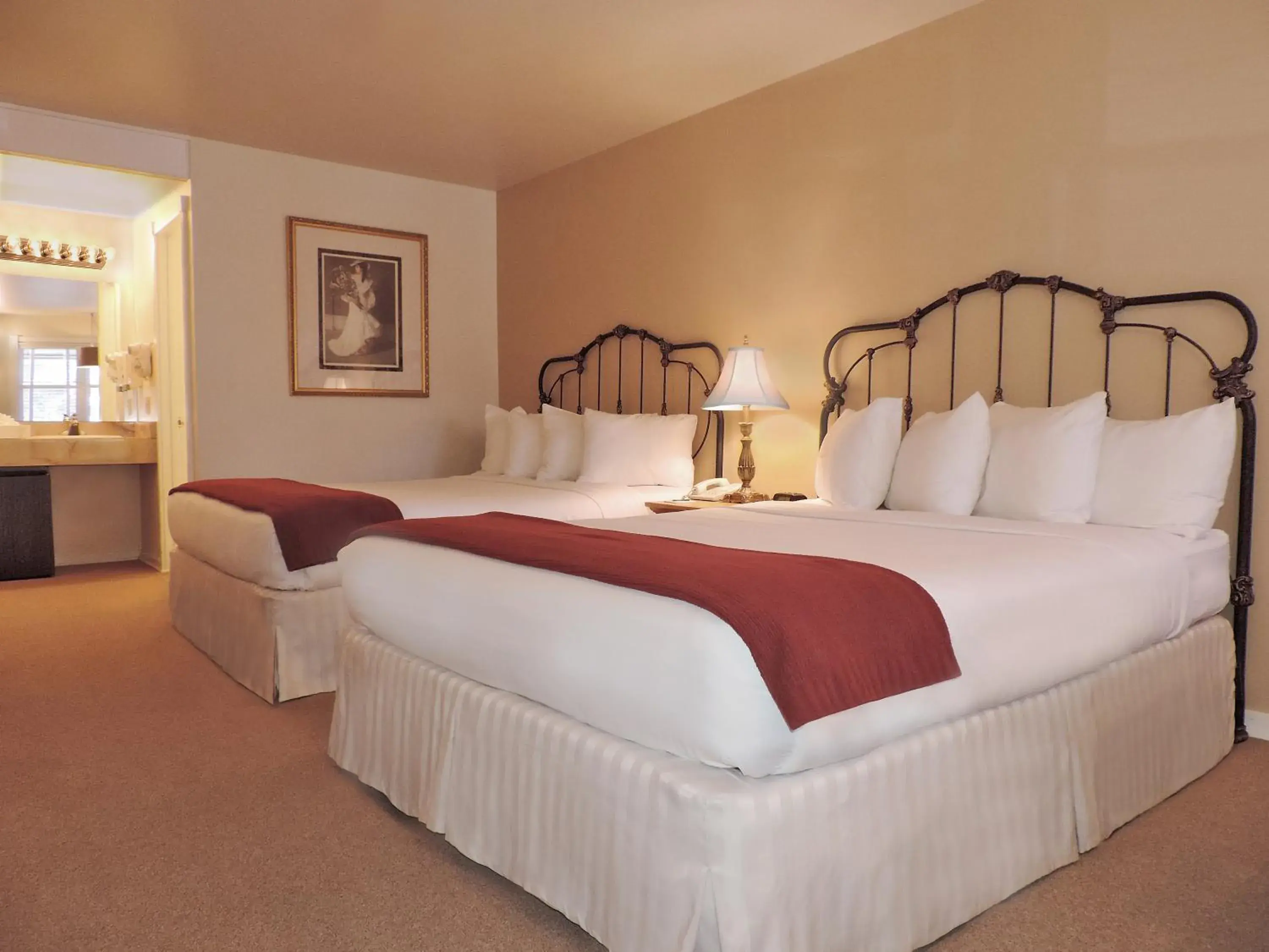 Bedroom, Bed in The Victorian Inn Bedroom, Bed in The Victorian Inn