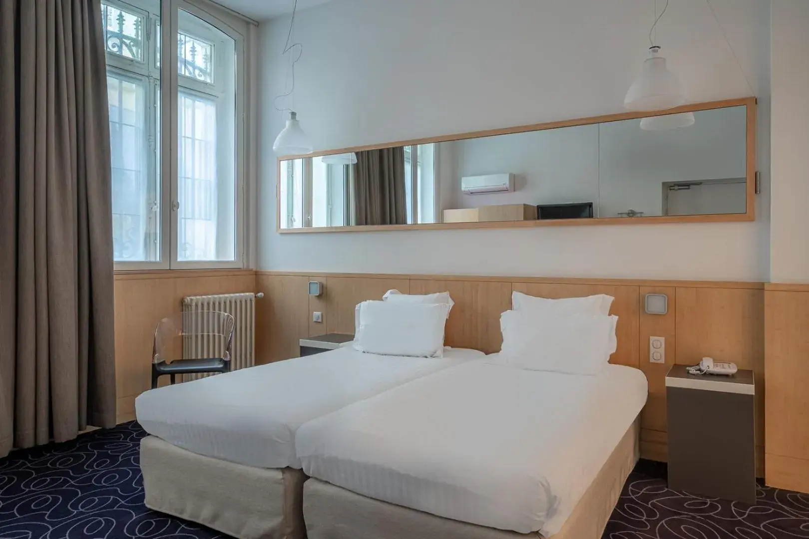 Ground Floor Double Room with Disability Access in Grand Hotel Francais Ground Floor Double Room with Disability Access in Grand Hotel Francais