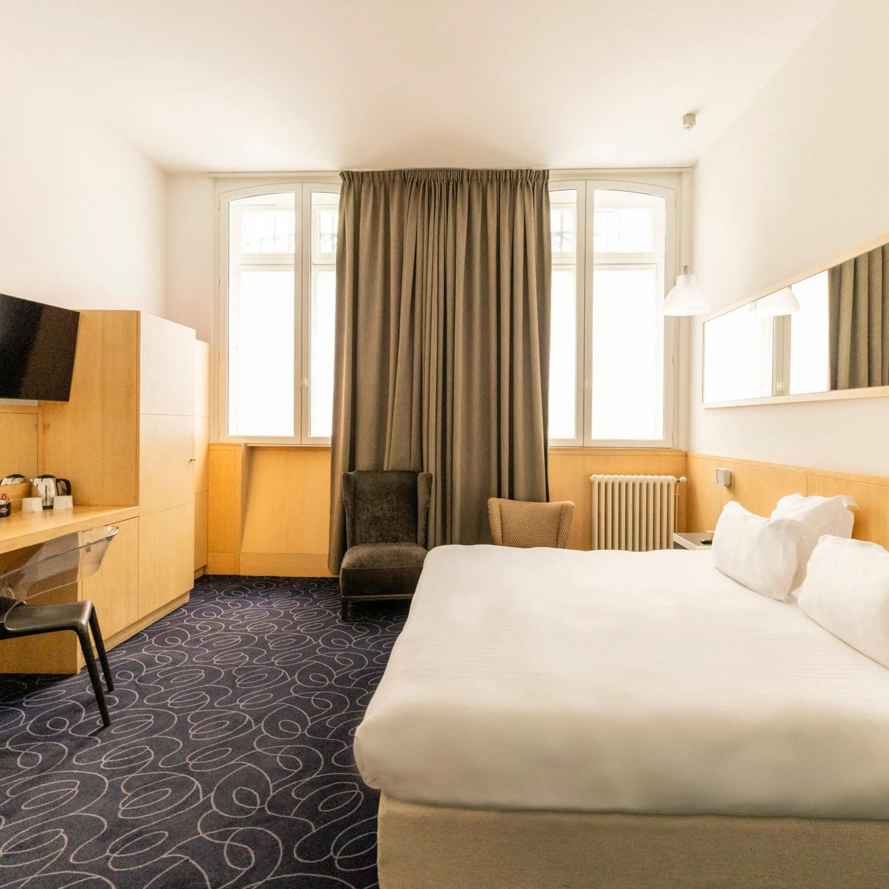 Bed in Grand Hotel Francais