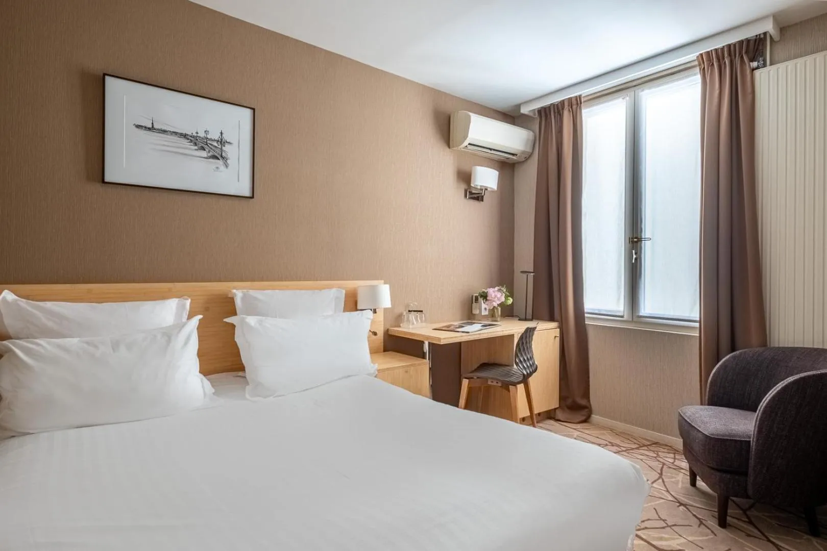 Bed in Grand Hotel Francais