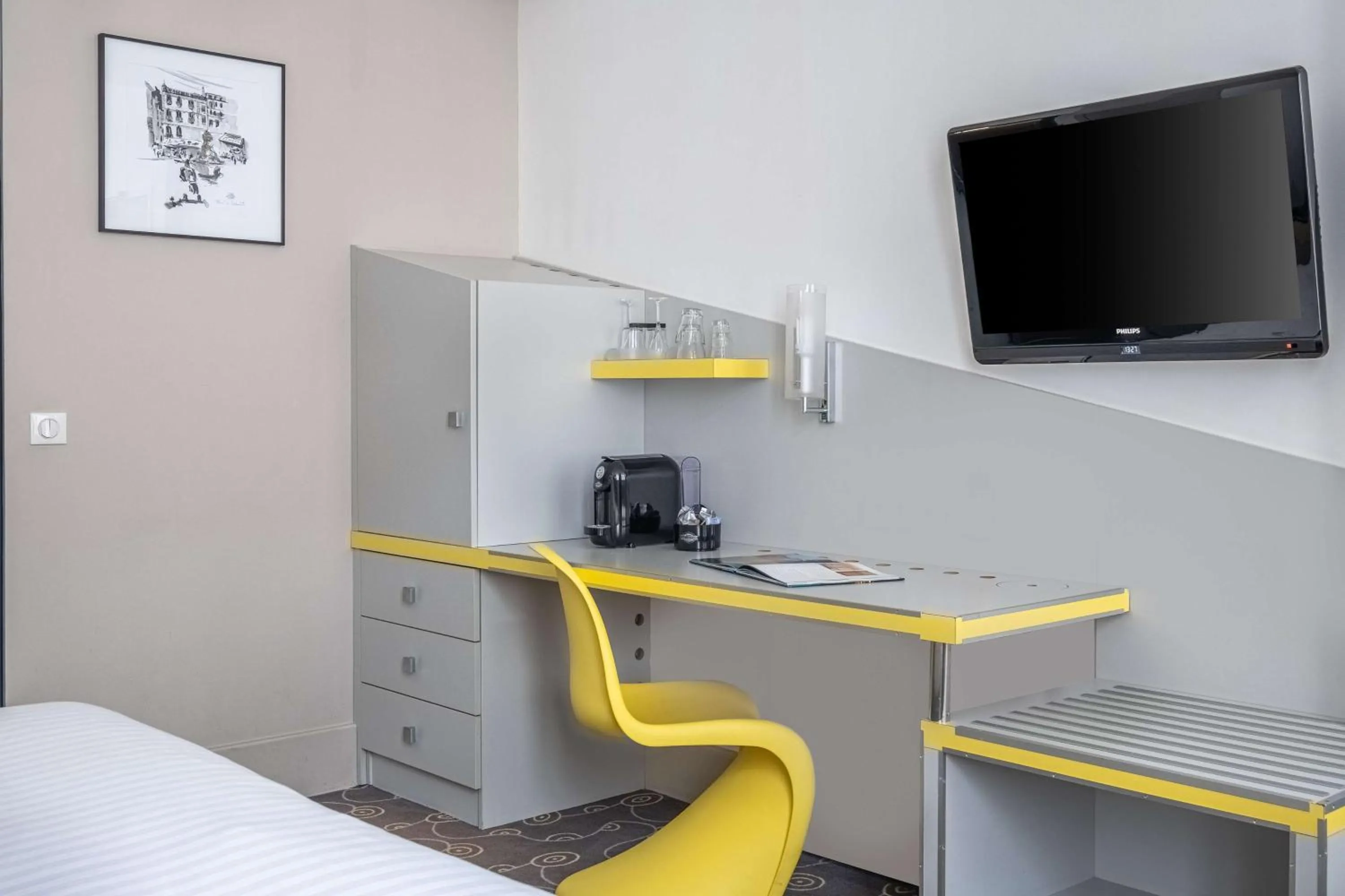 Bedroom in Grand Hotel Francais