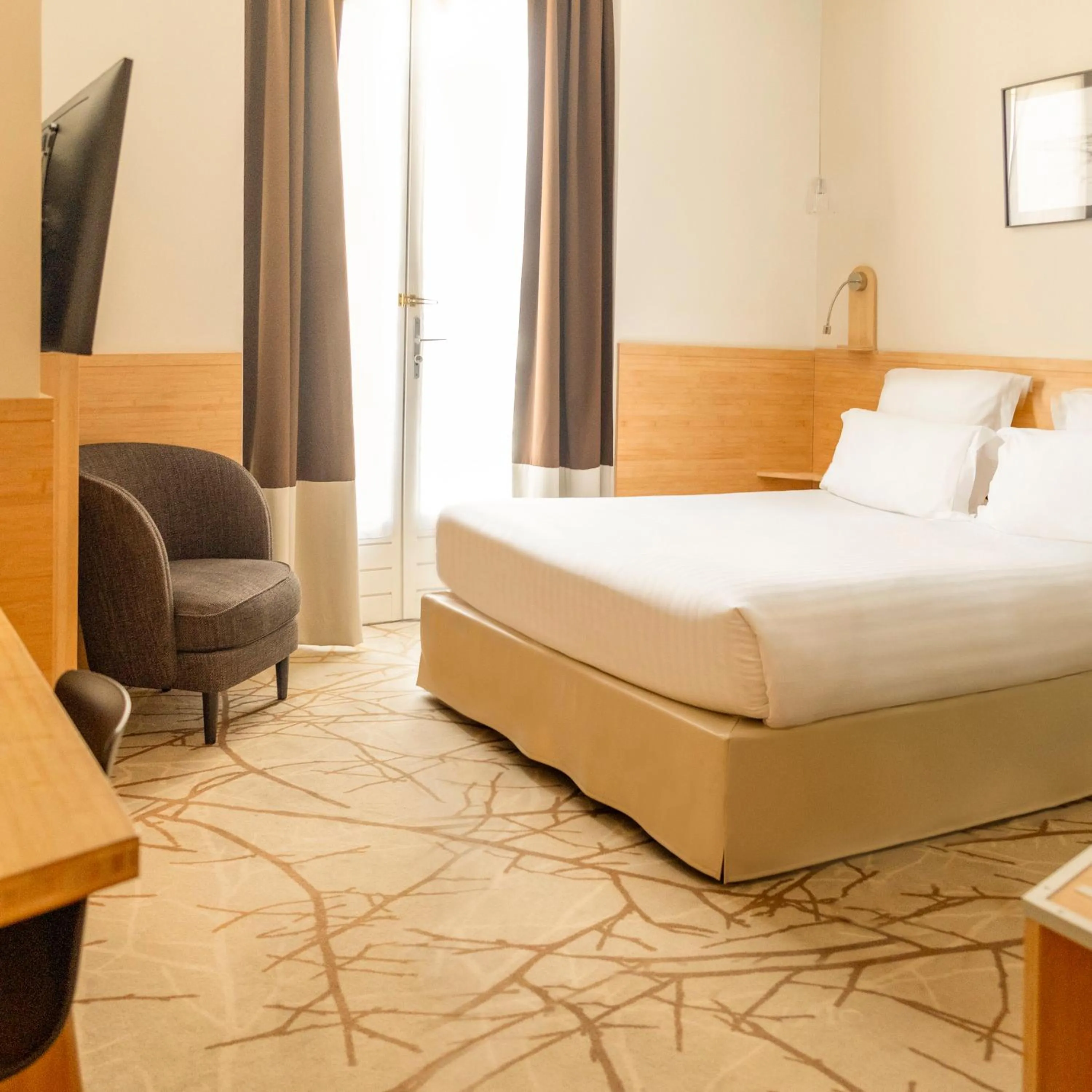 Bed in Grand Hotel Francais