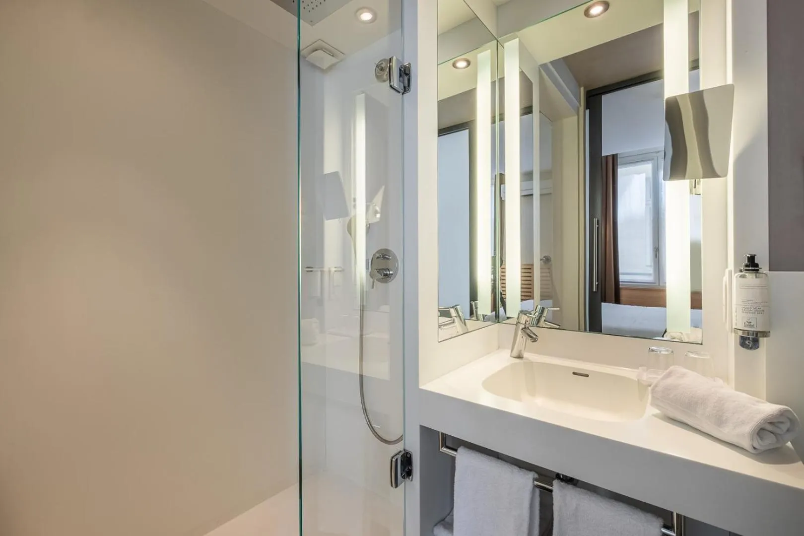 Bathroom in Grand Hotel Francais