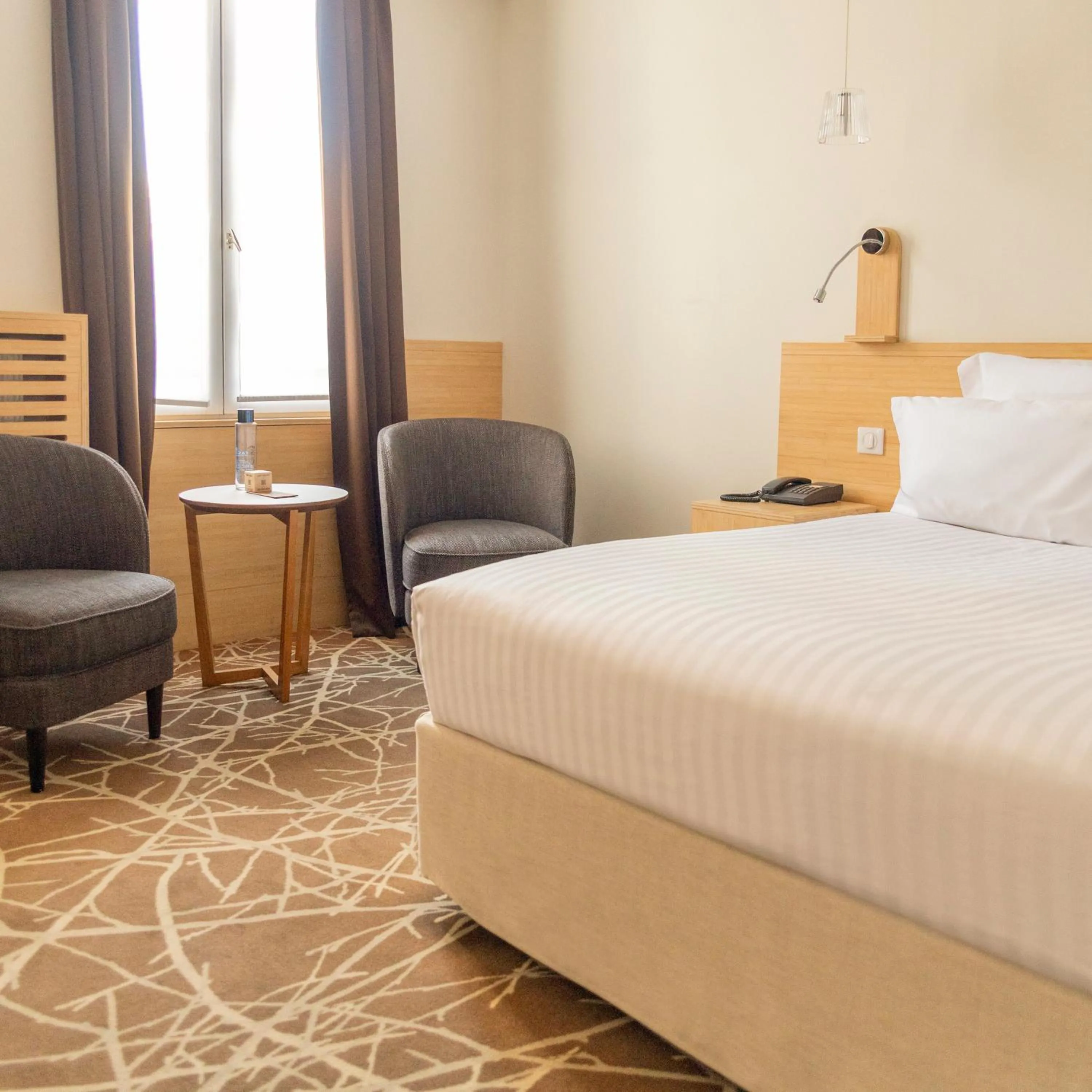 Bed in Grand Hotel Francais