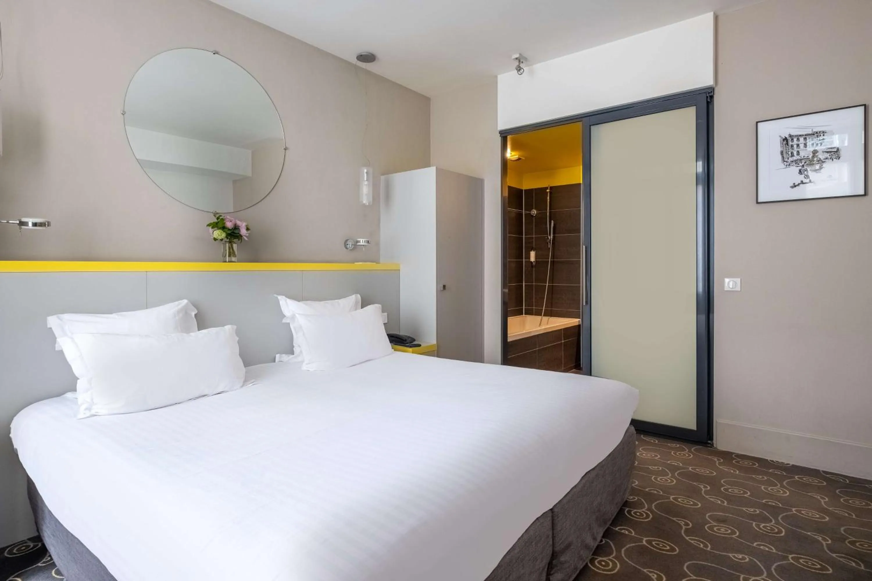 Bedroom, Bed in Grand Hotel Francais