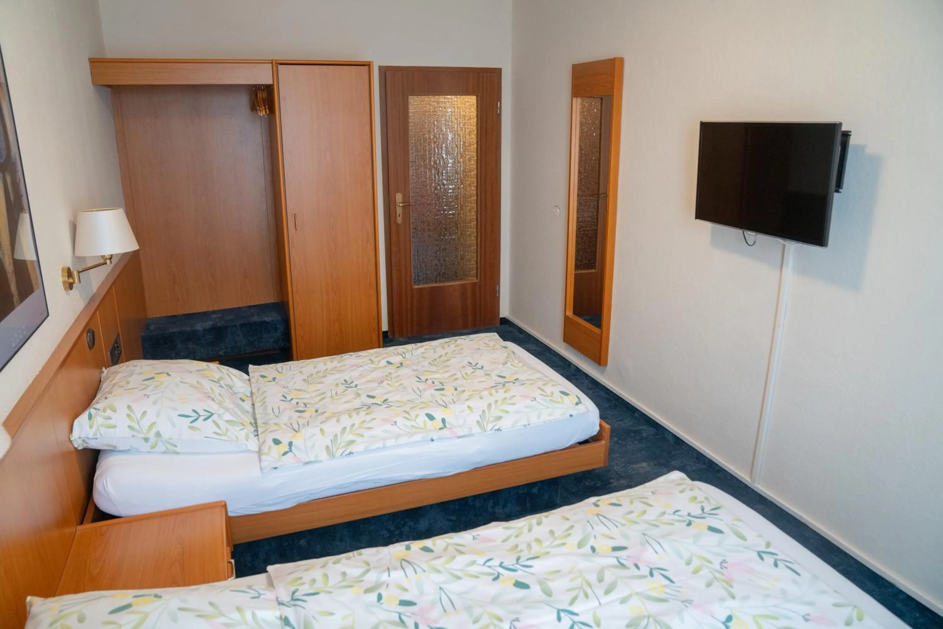 TV and multimedia, Bed in Hotel zum Grafen Hallermunt