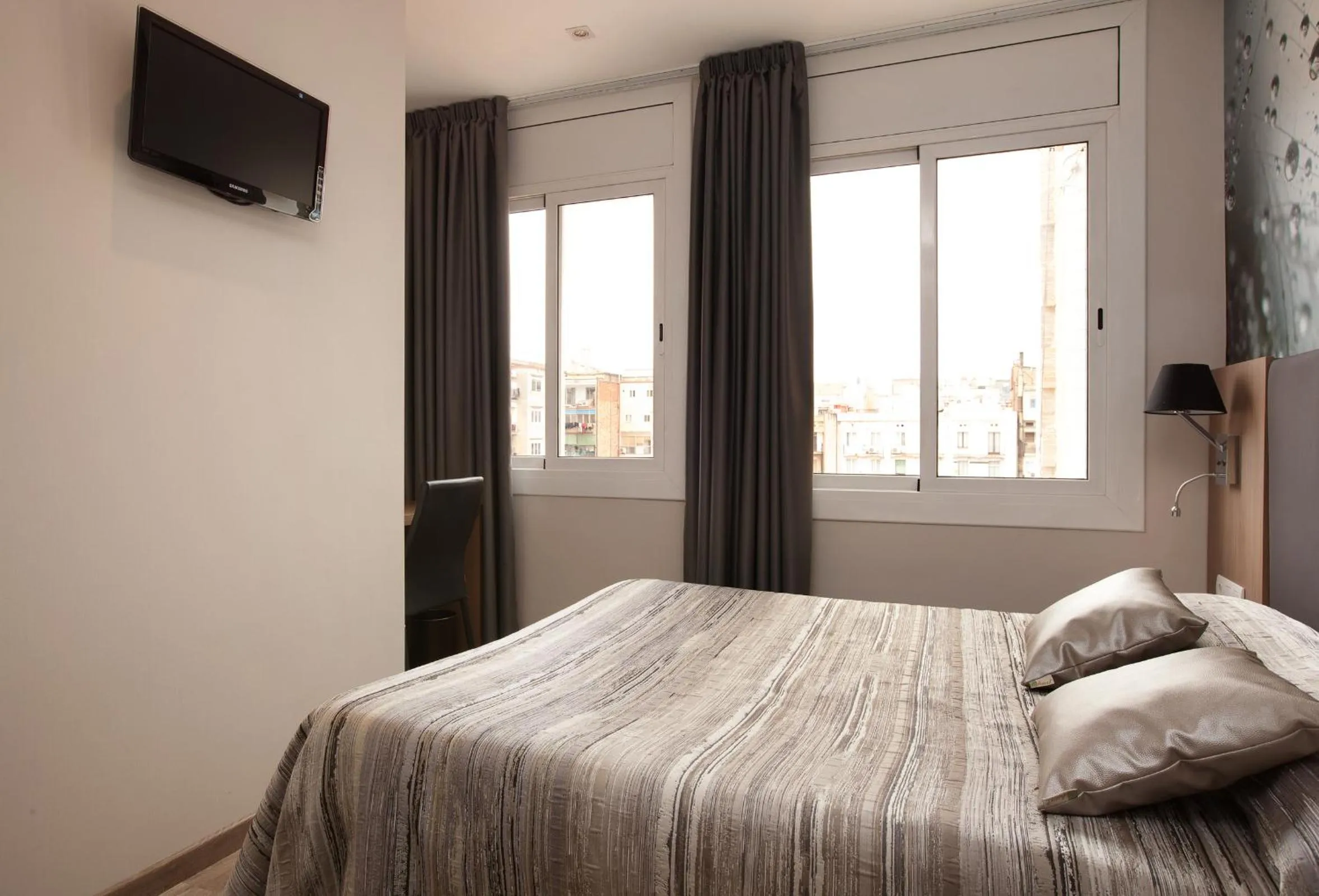 TV and multimedia, Bed in Hostal Centric