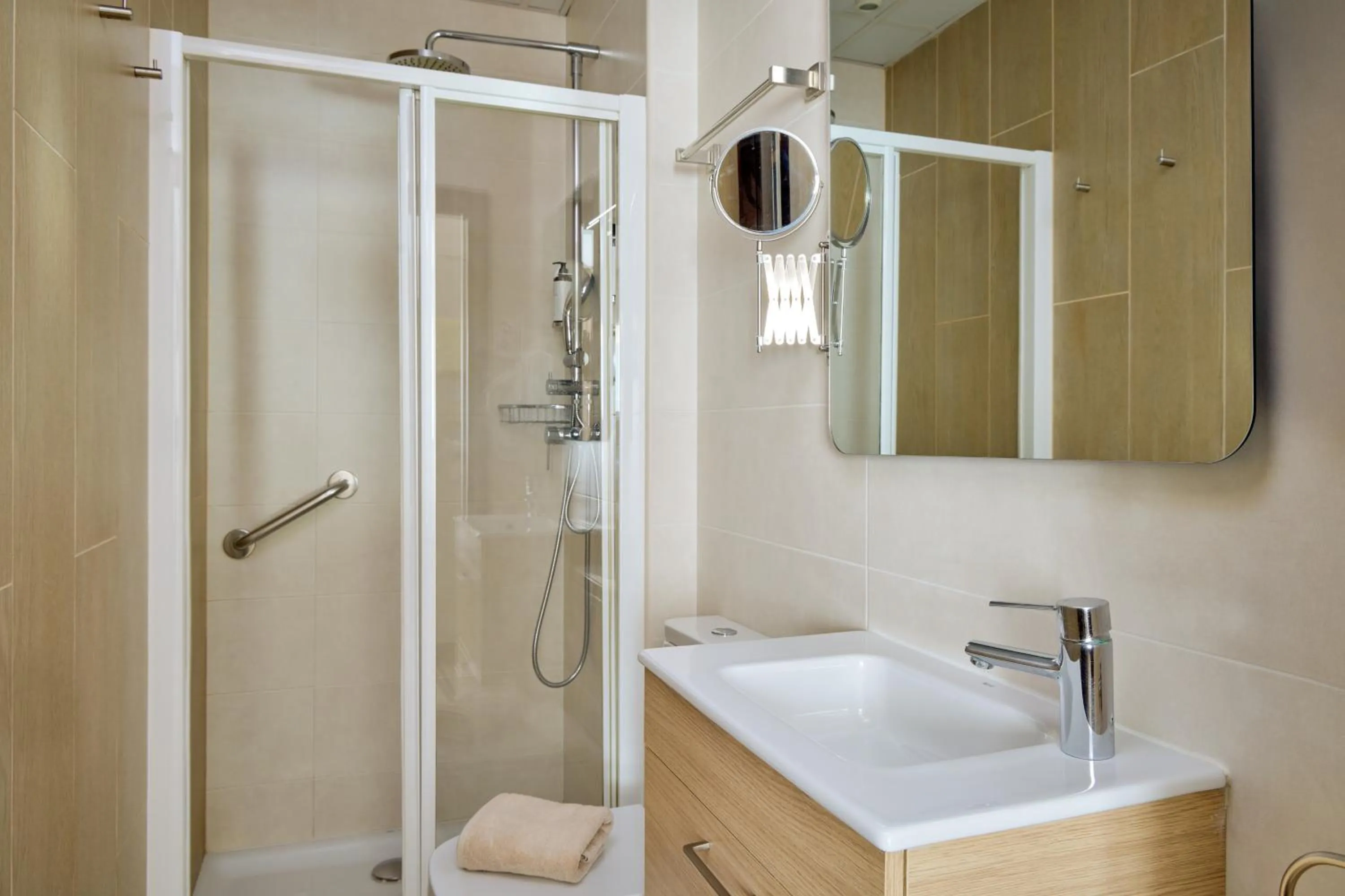 Shower in Hostal Centric