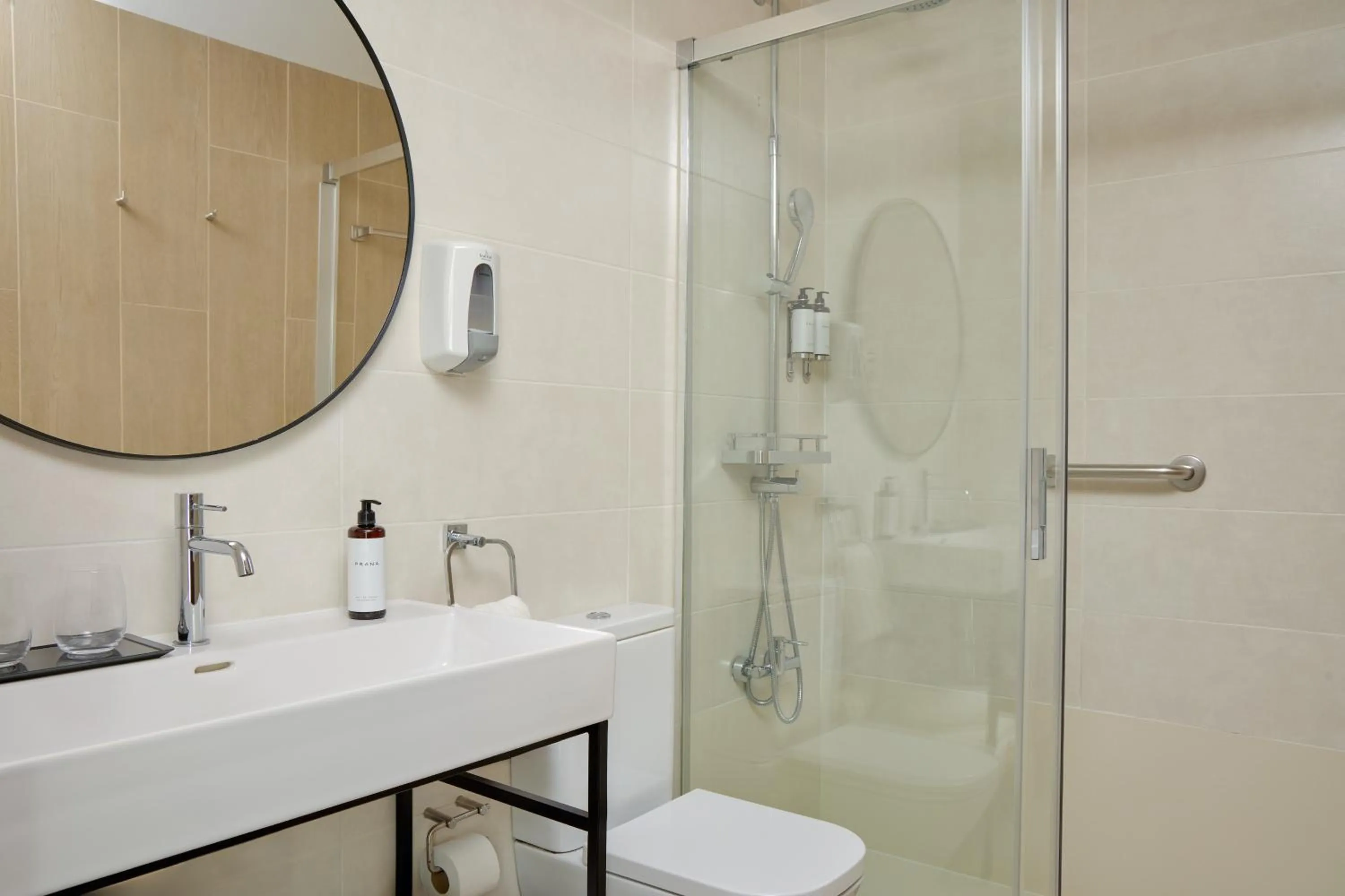 Shower in Hostal Centric