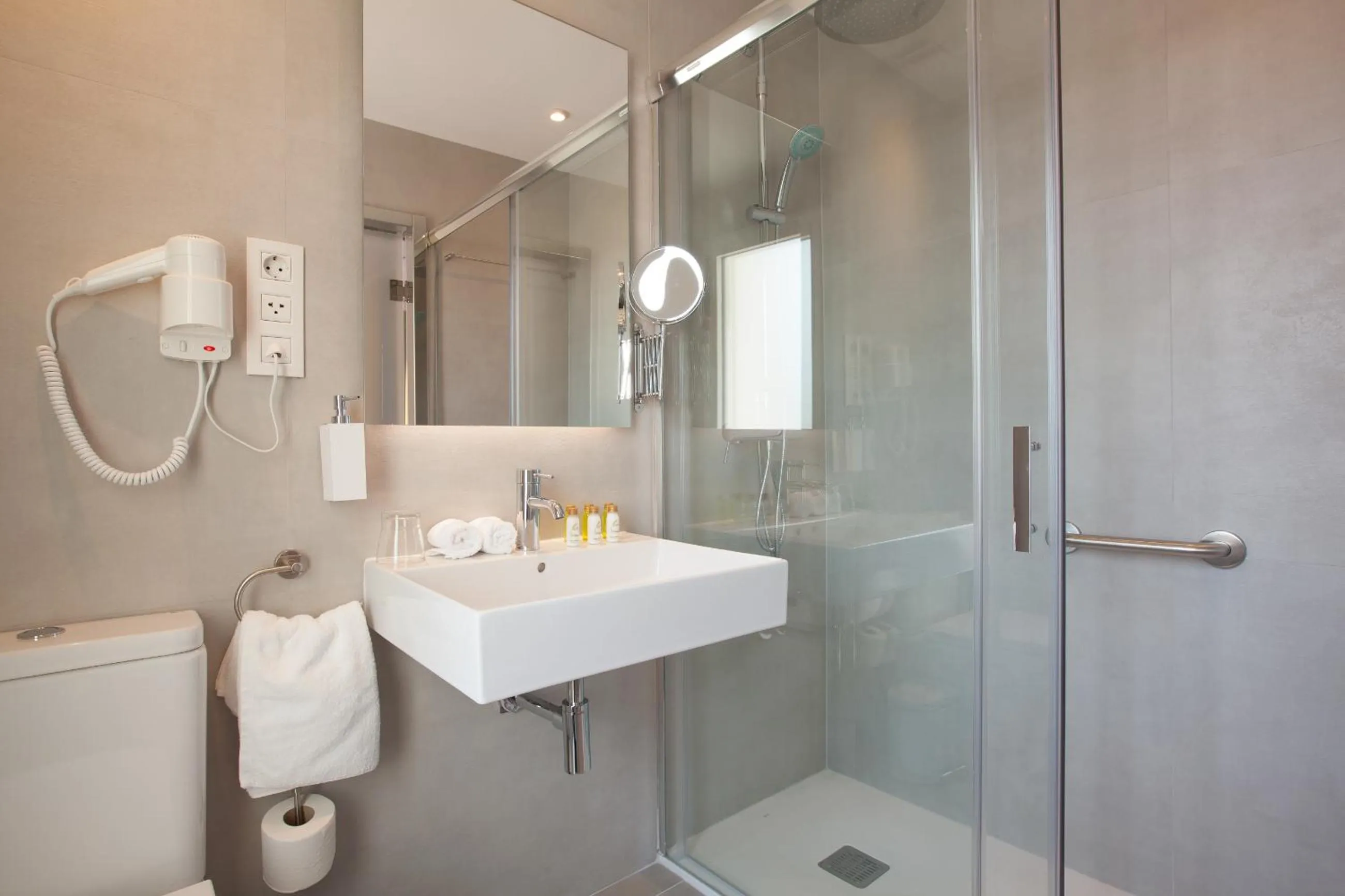 Shower in Hostal Centric