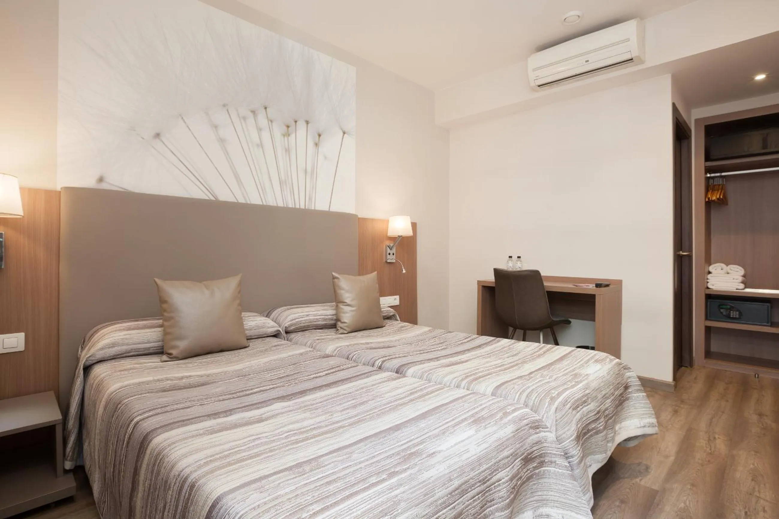 Photo of the whole room, Bed in Hostal Centric