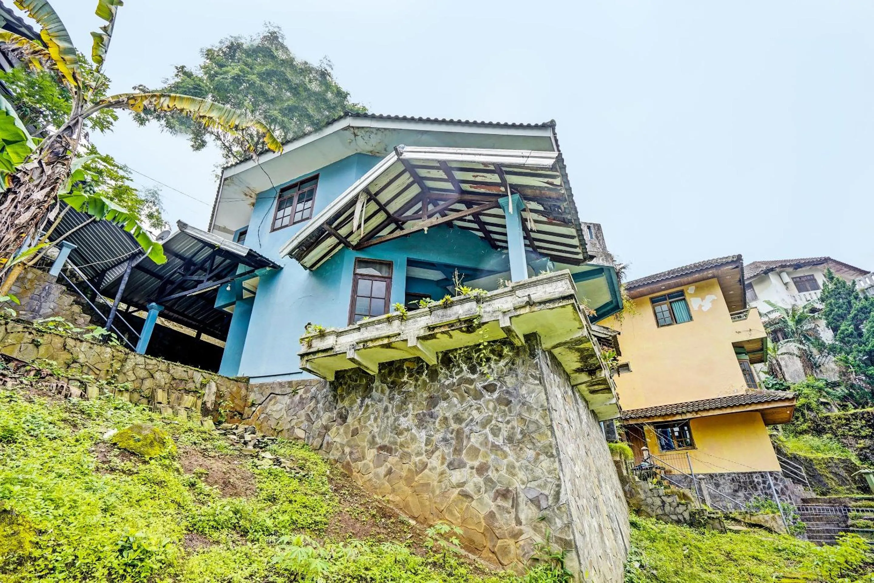 Facade/entrance in SPOT ON 92388 Villa Segi Delapan