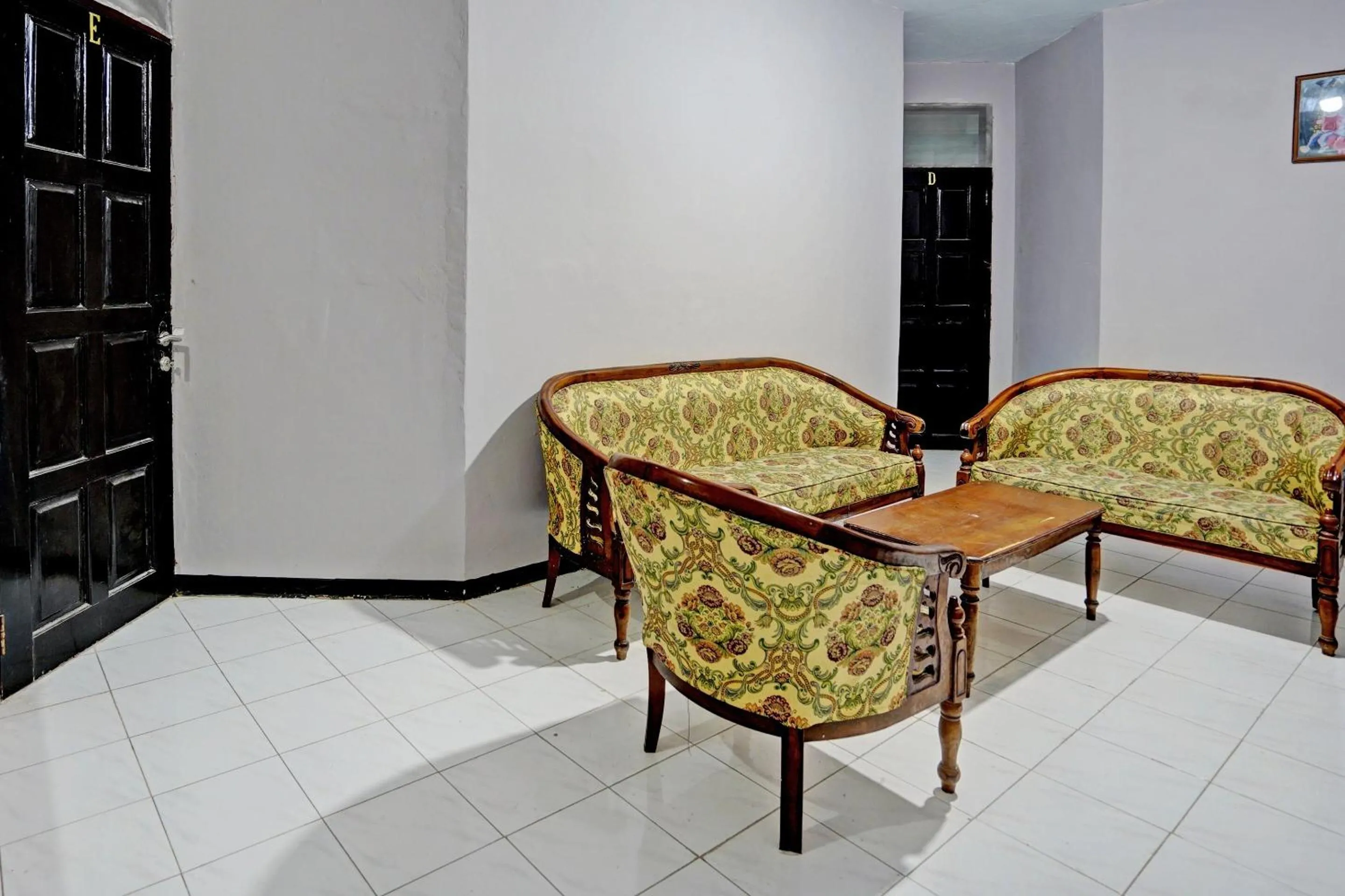 Lobby or reception in SPOT ON 92388 Villa Segi Delapan