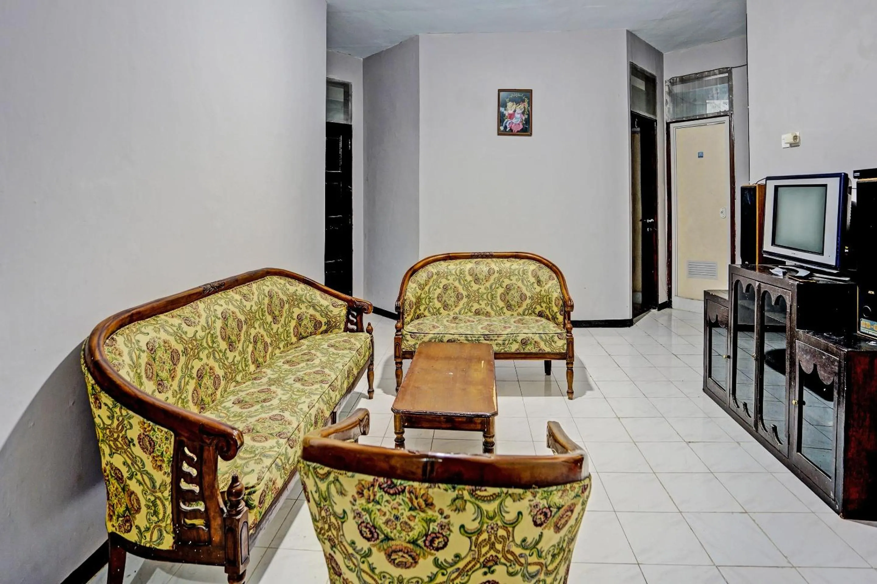 Lobby or reception in SPOT ON 92388 Villa Segi Delapan