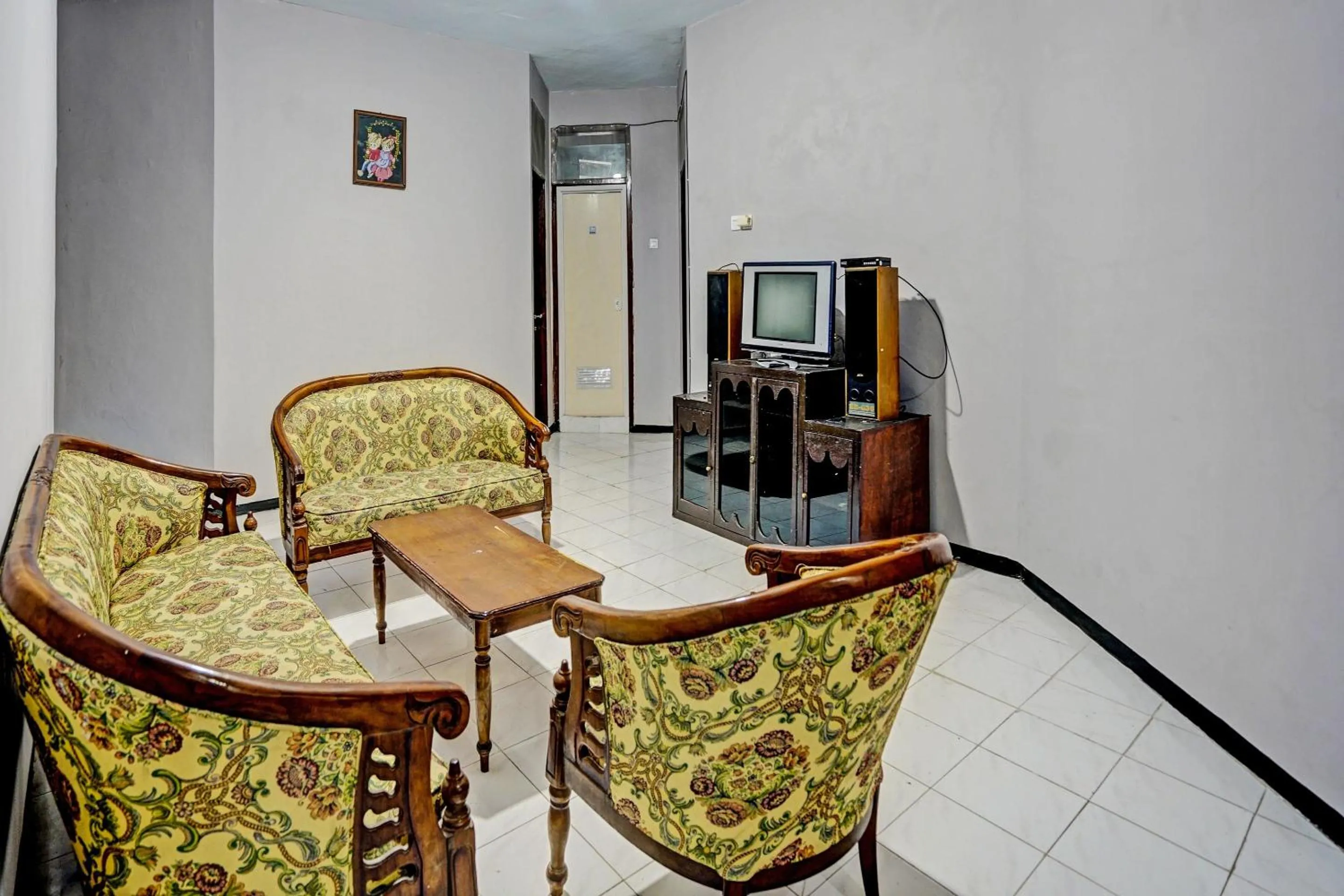 Lobby or reception in SPOT ON 92388 Villa Segi Delapan